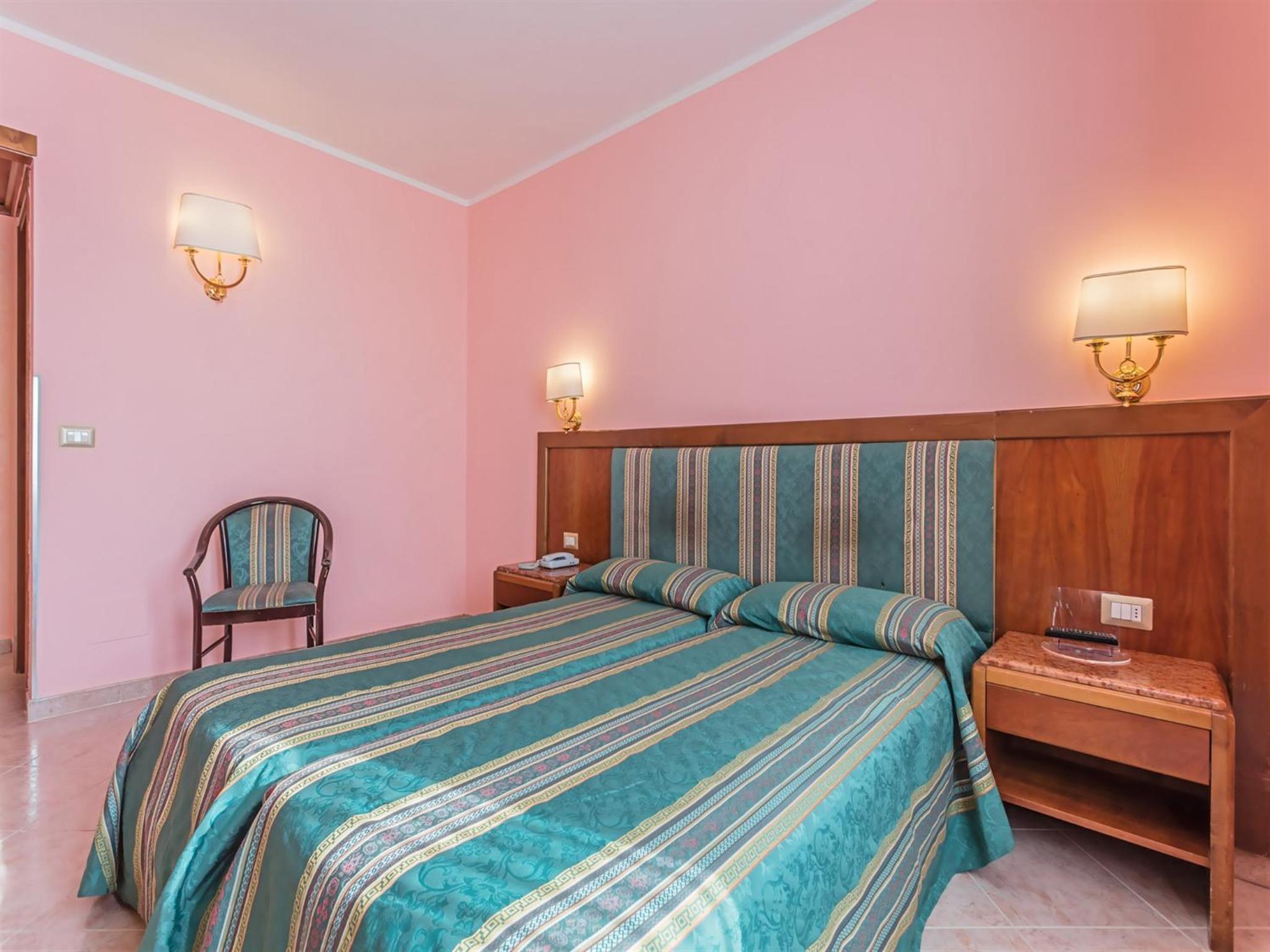 Standard Double or Twin Room photo 1