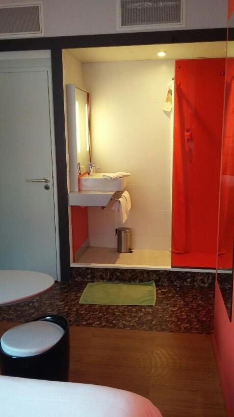 Standard Double Room - Photo 3