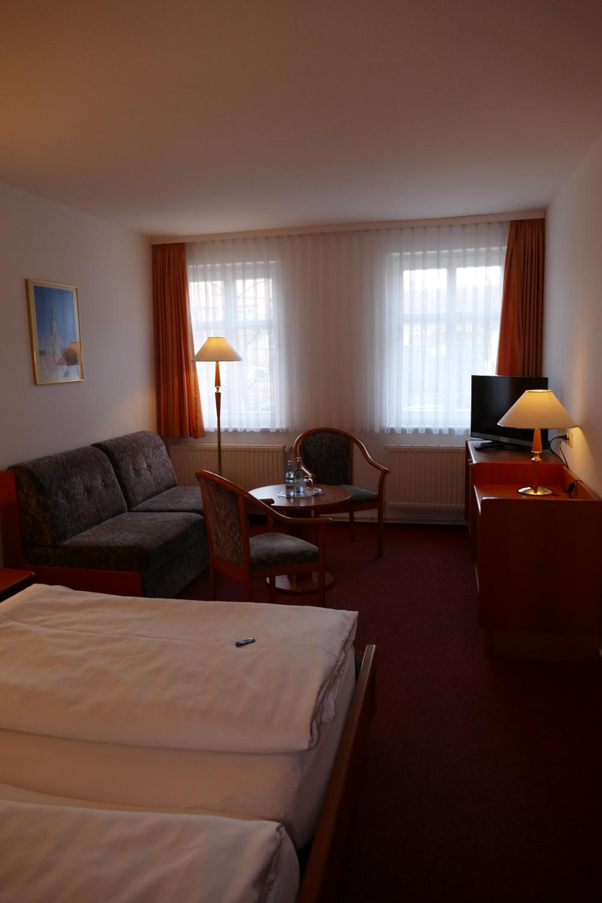 Double Room with Private Bathroom - Photo 5