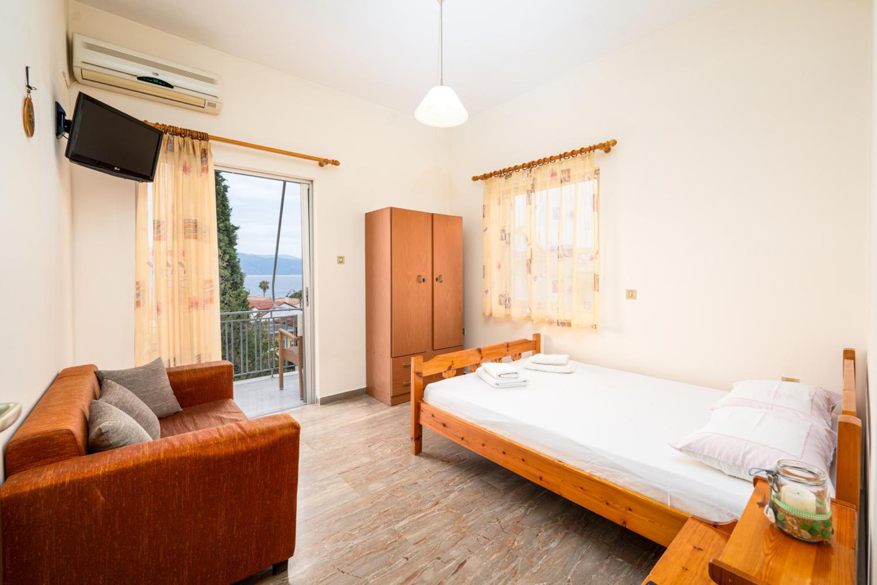 Apartment with Balcony photo 1