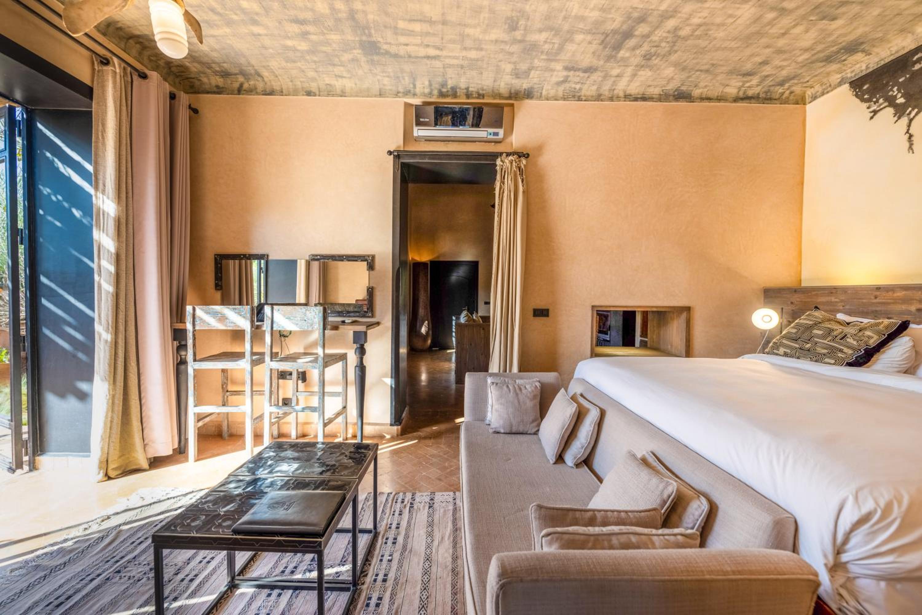Signature Suite with Private pool