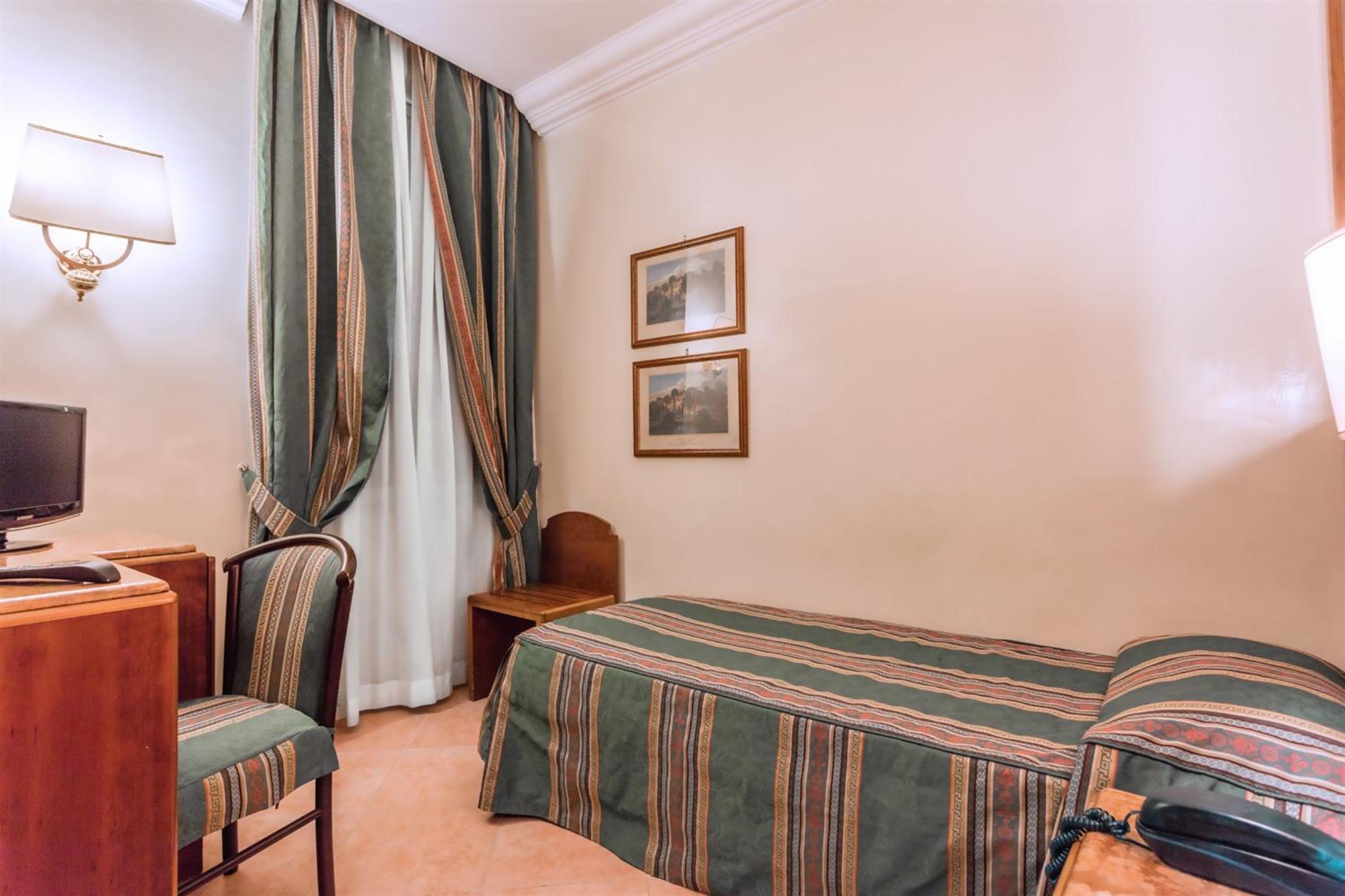 Single Room photo 2