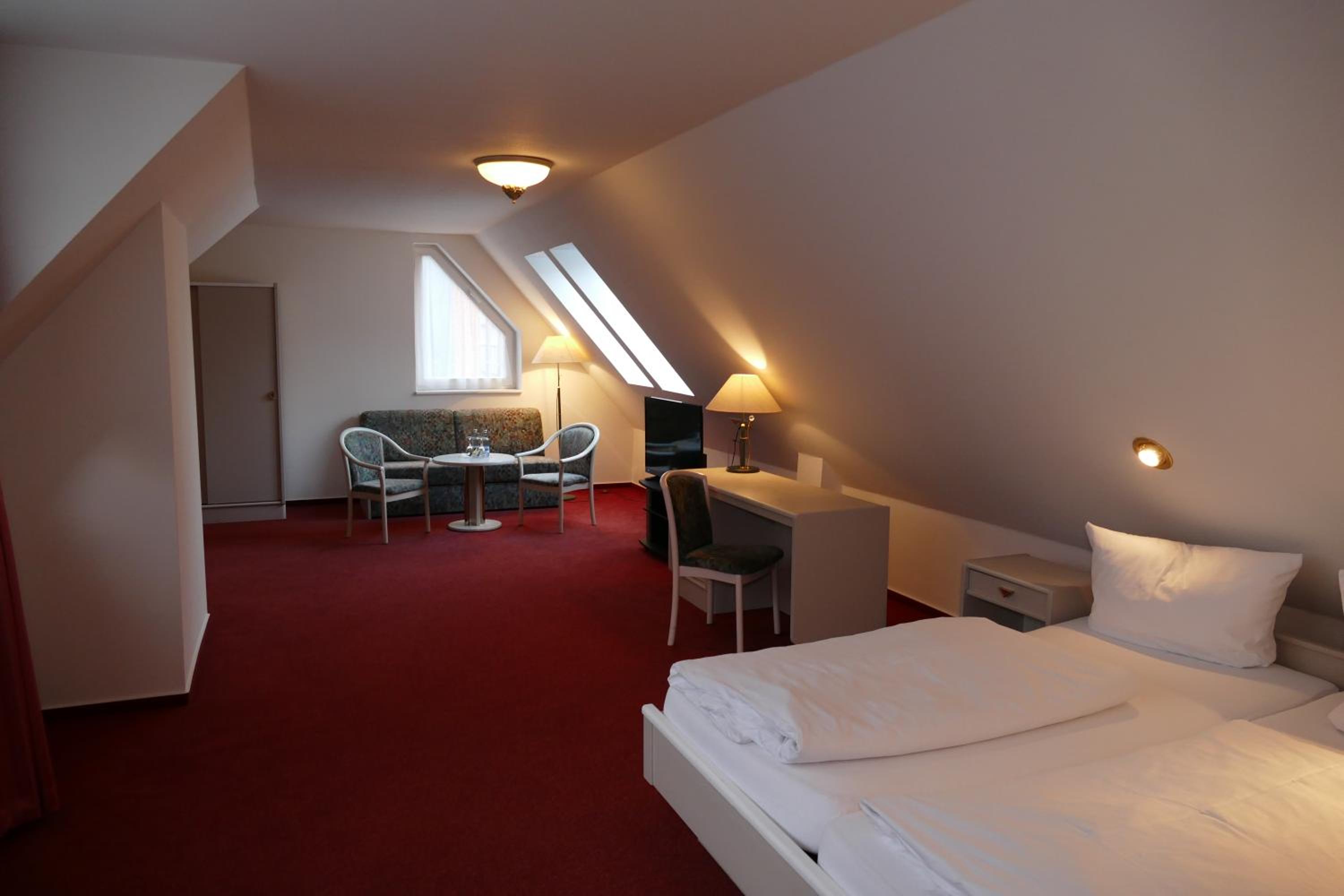 Double Room with Private Bathroom - Photo 3