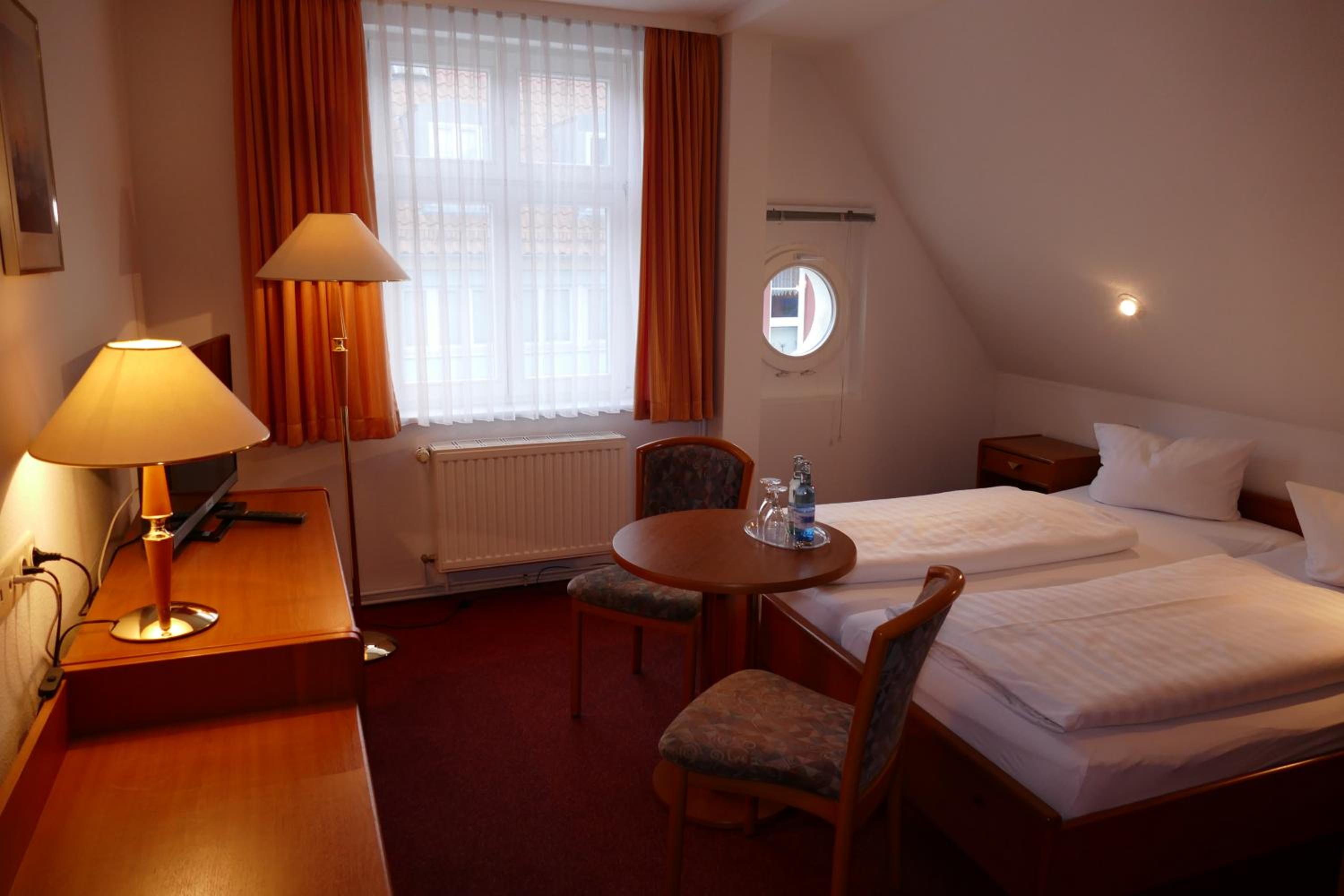 Double Room with Private Bathroom - Photo 1