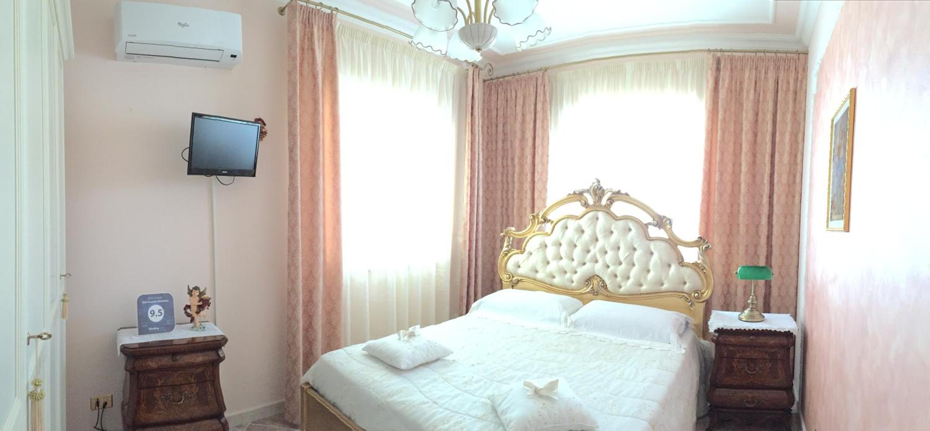 Double Room with Private External Bathroom photo 1