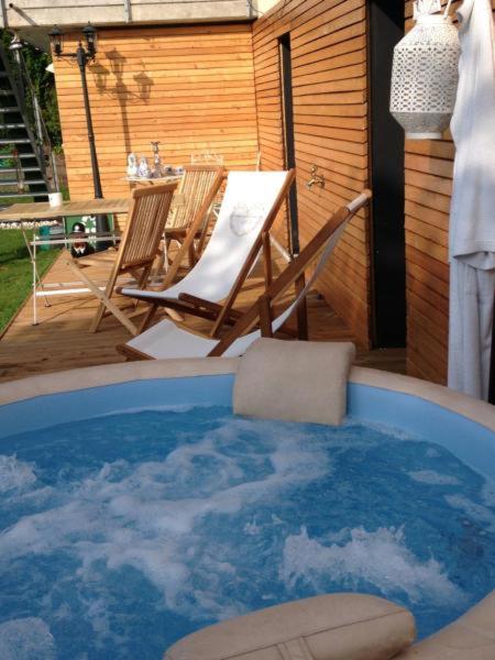Studio with Spa Bath photo 1