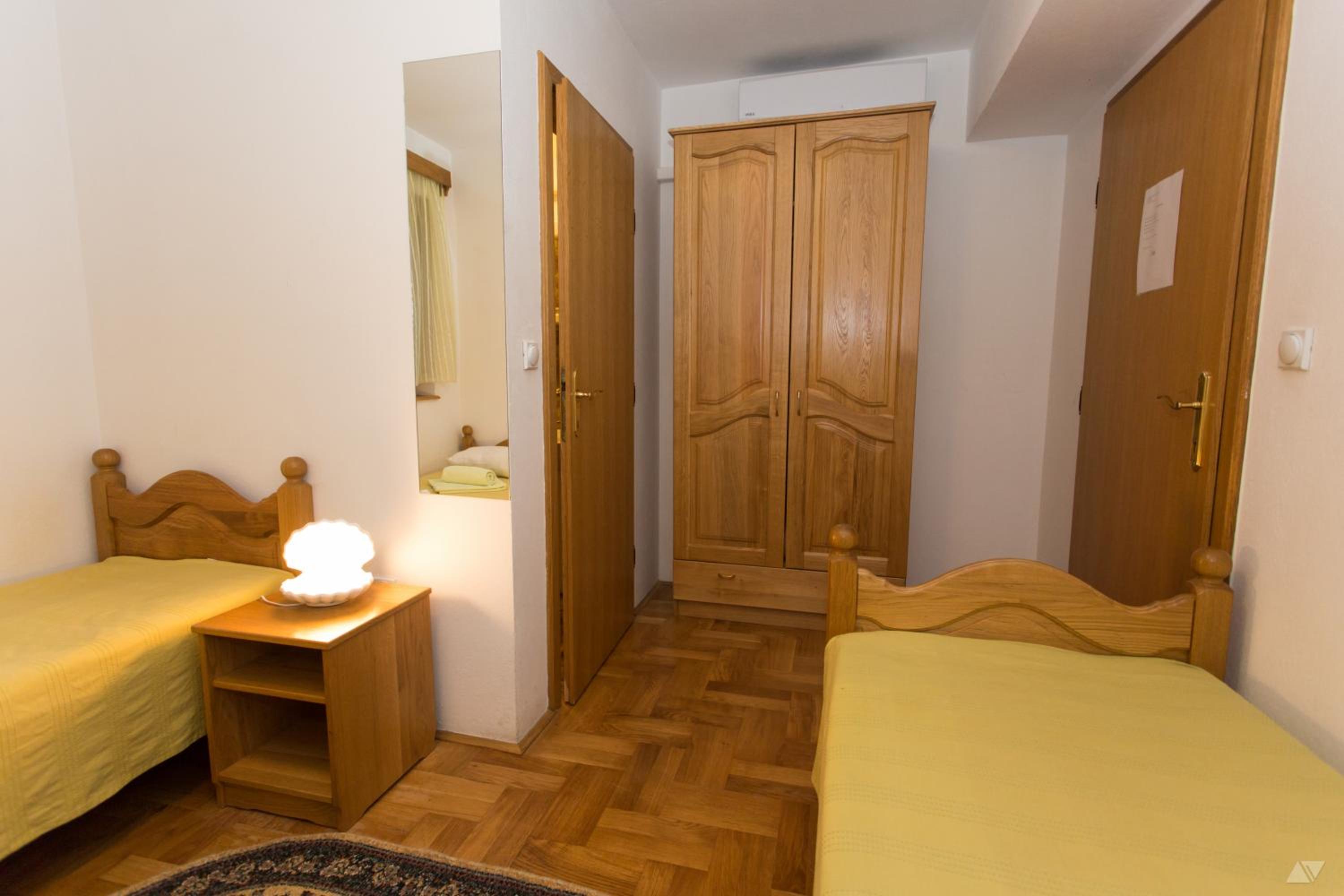 Twin Room with Bathroom photo 1