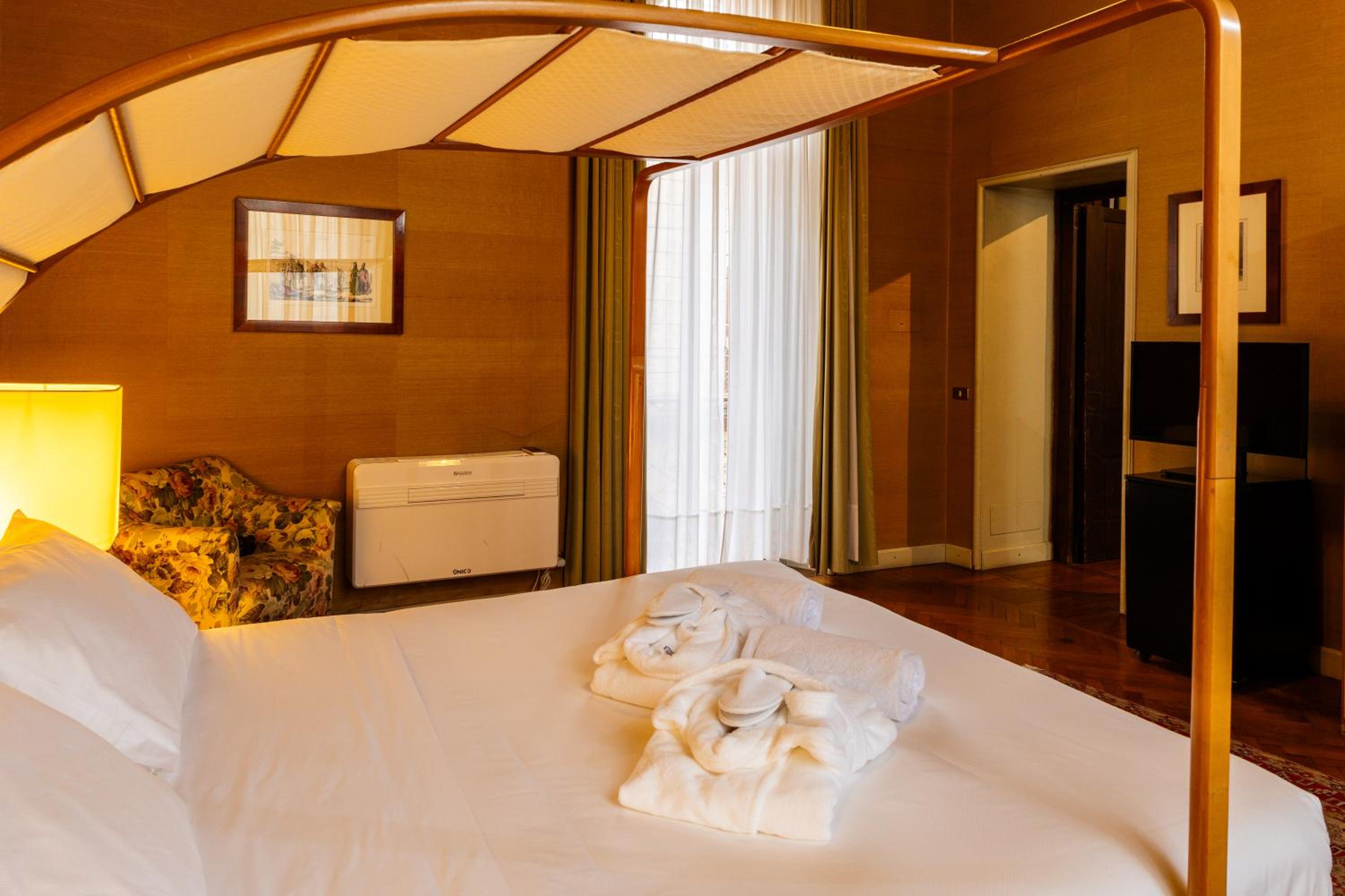Deluxe King Suite