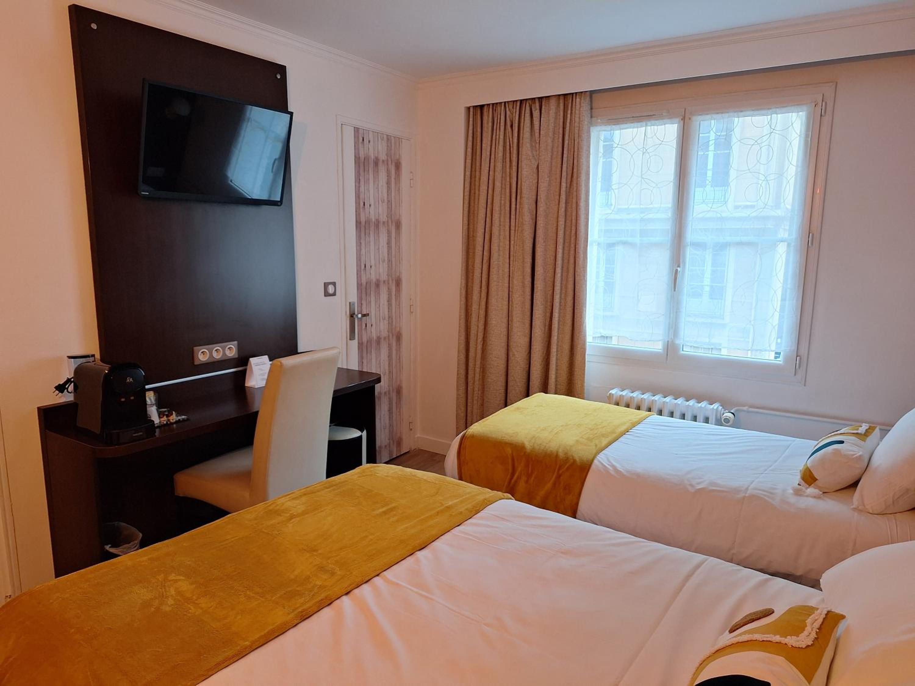 Superior Triple Room - Photo 3