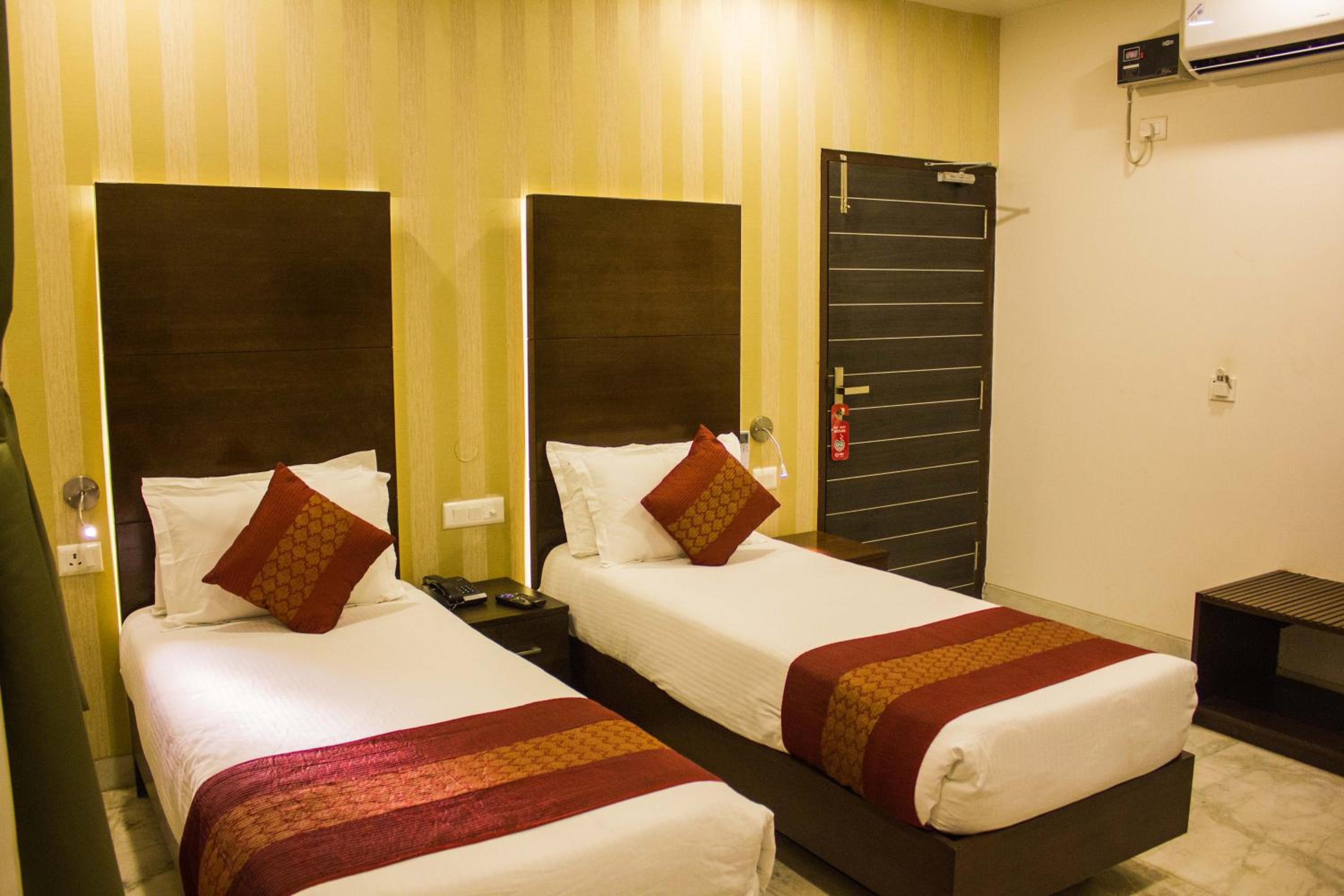 Standard Twin Room - Photo 2