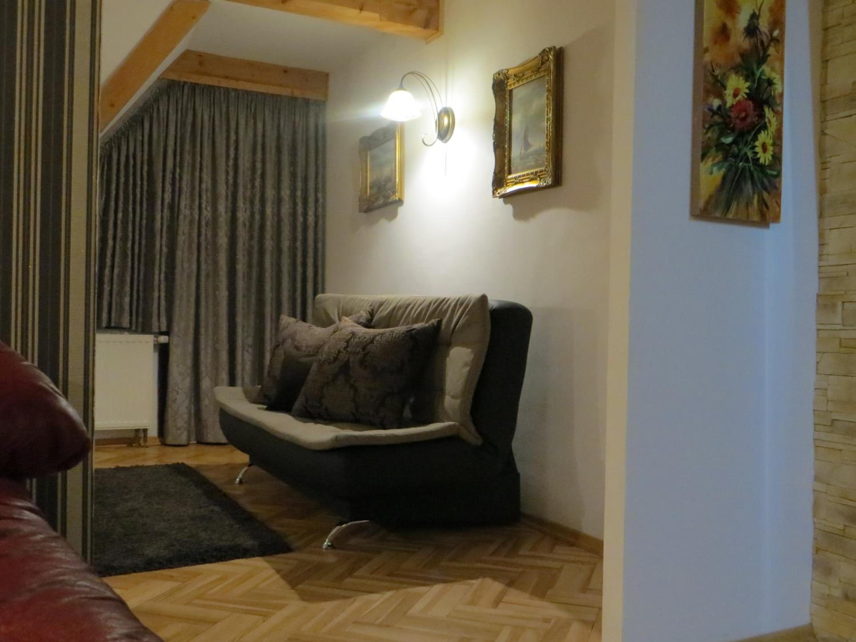 Family Suite with Balcony(2 bedroom & 1 living room) - Photo 14