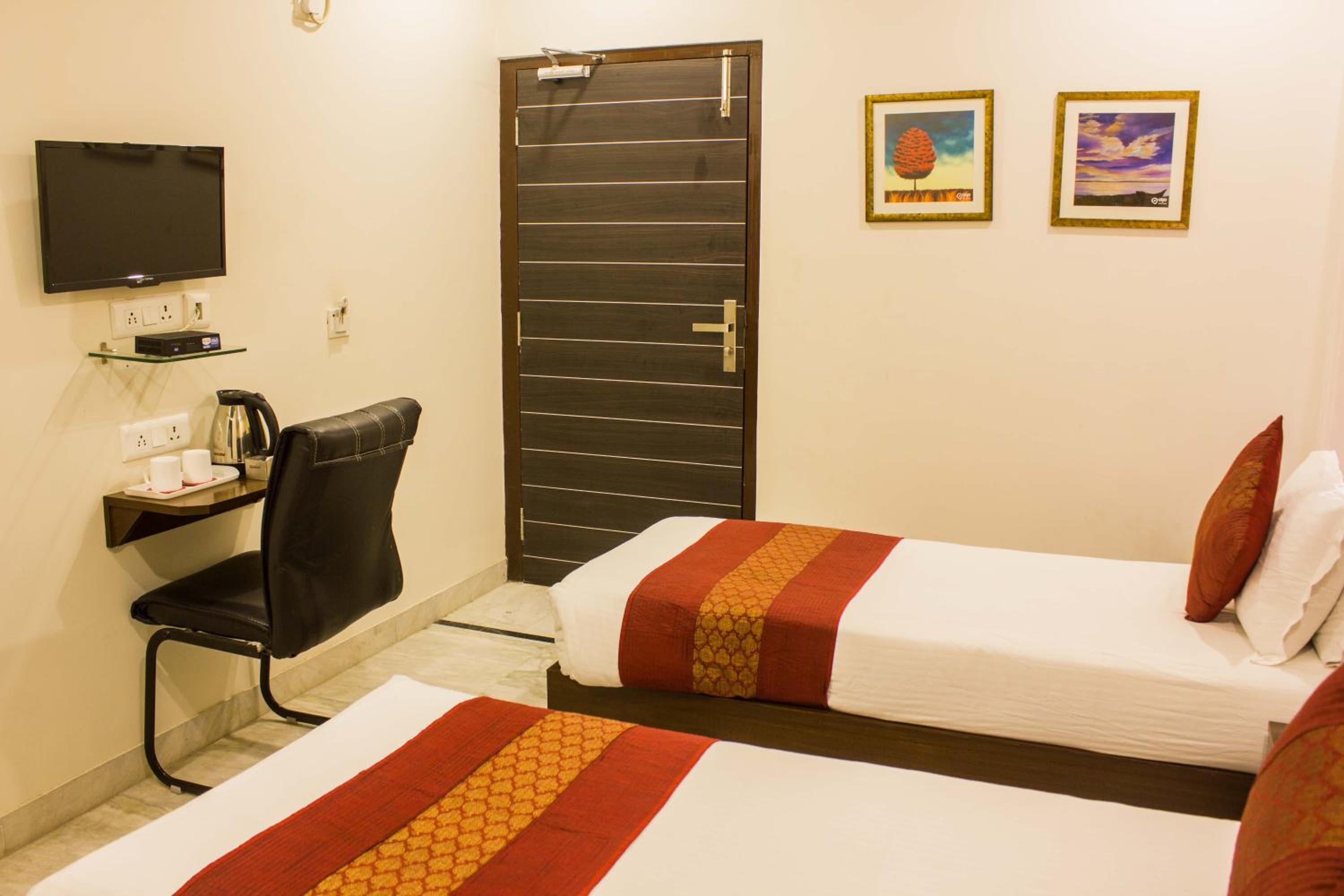 Standard Twin Room - Photo 3