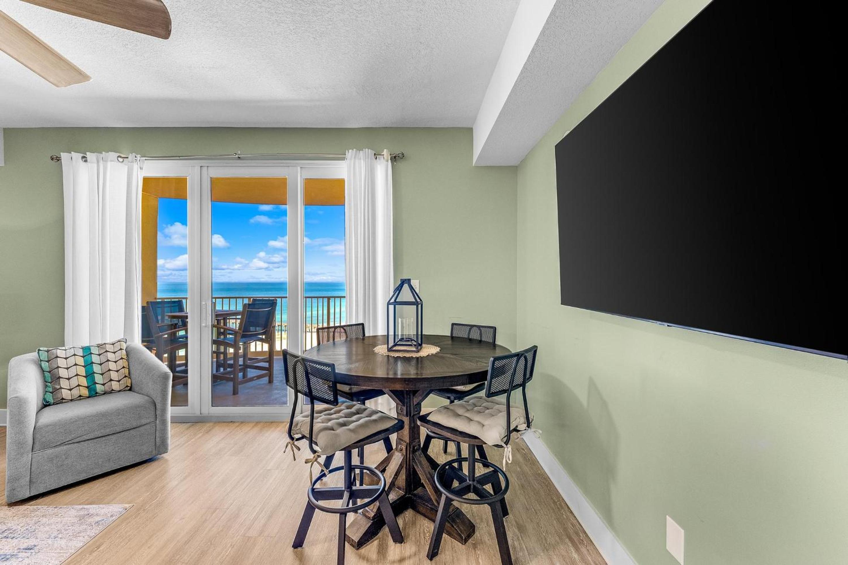 One-Bedroom Apartment with Pool View photo 3