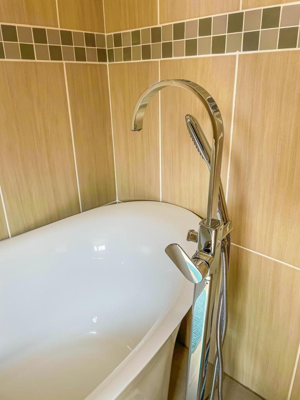 Executive Suite - Photo 6
