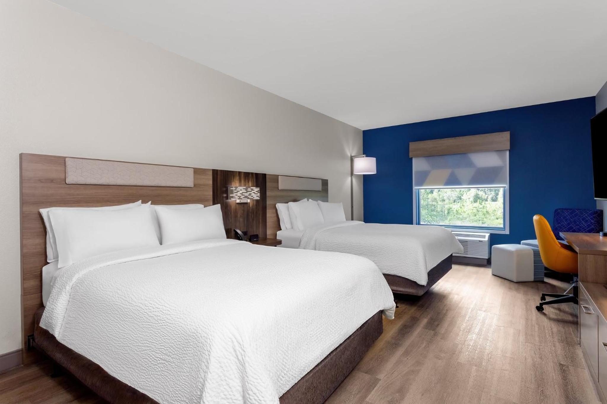 Queen Suite with Hearing Accessibility - Non-Smoking