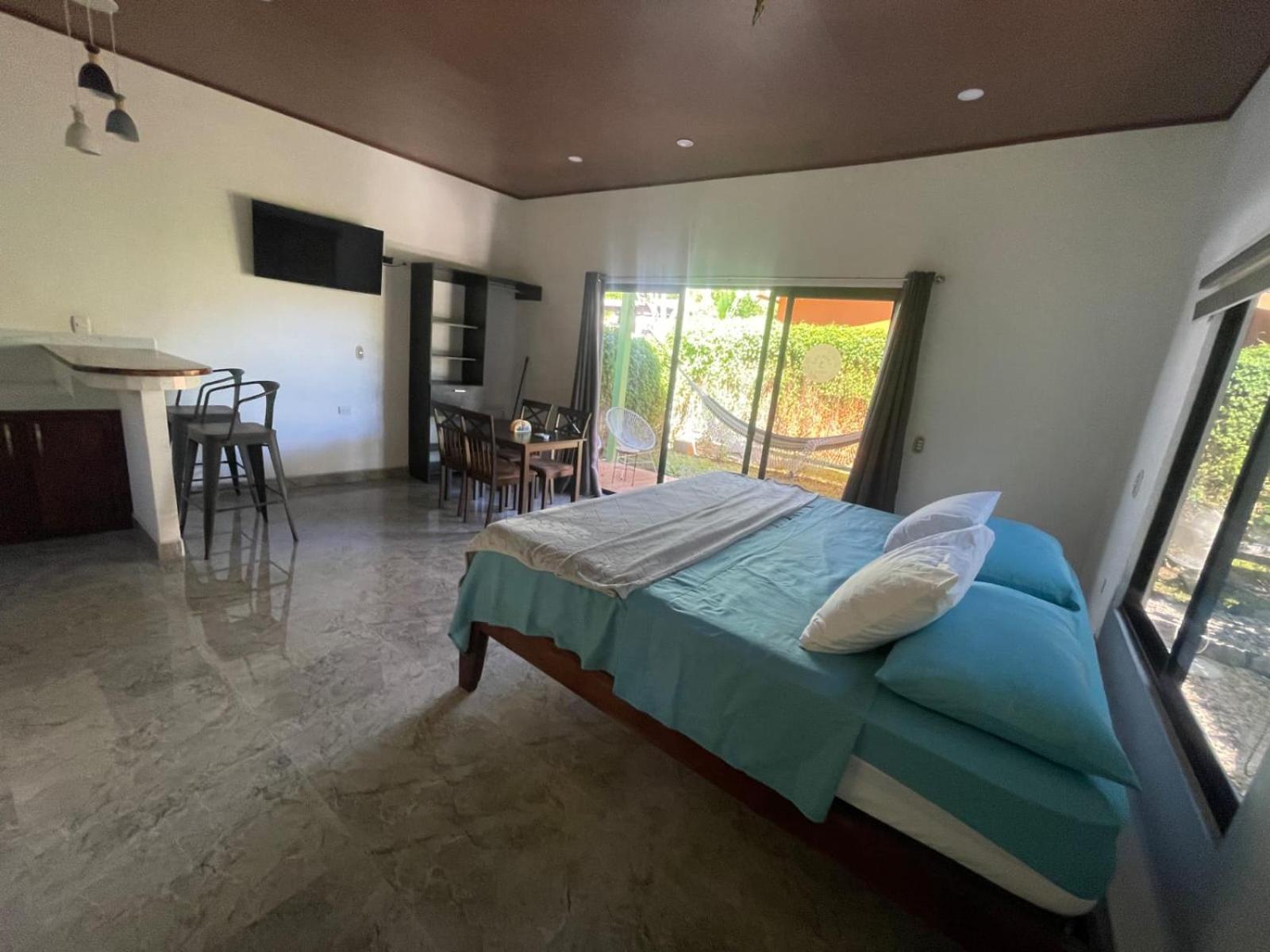 One-Bedroom House photo 2
