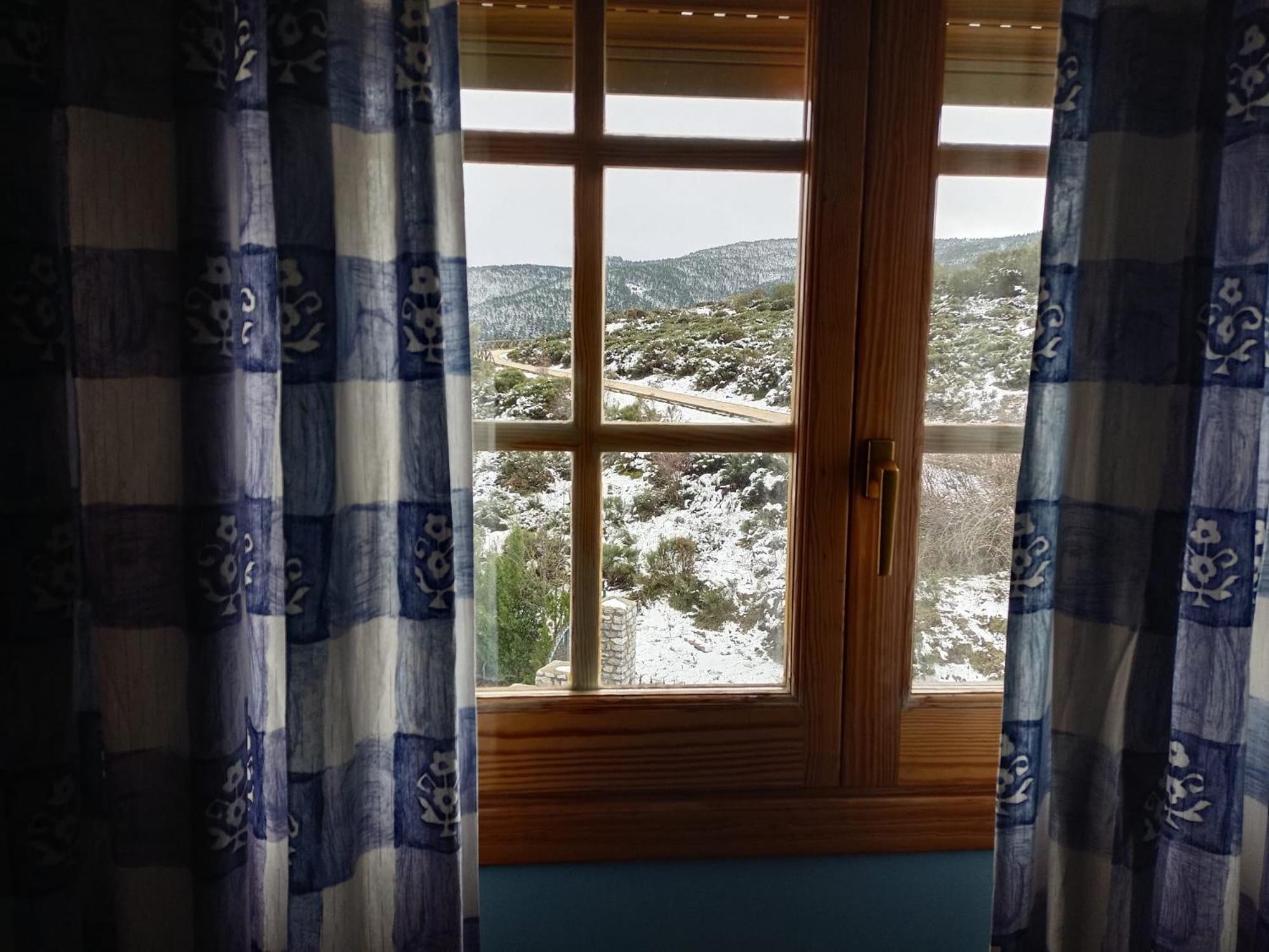 Twin Room with Lake View - Photo 7
