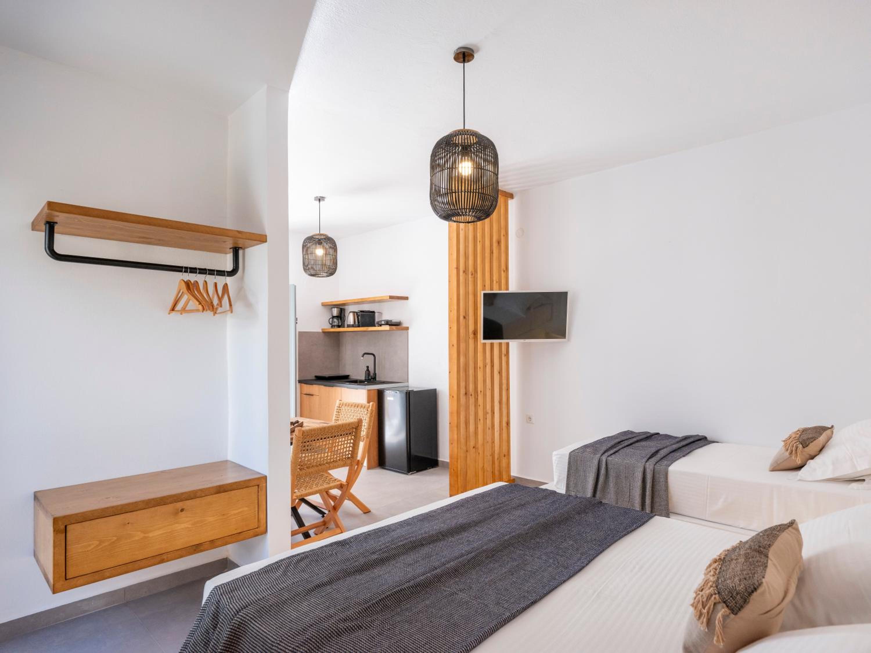 Basic Triple Room photo 2