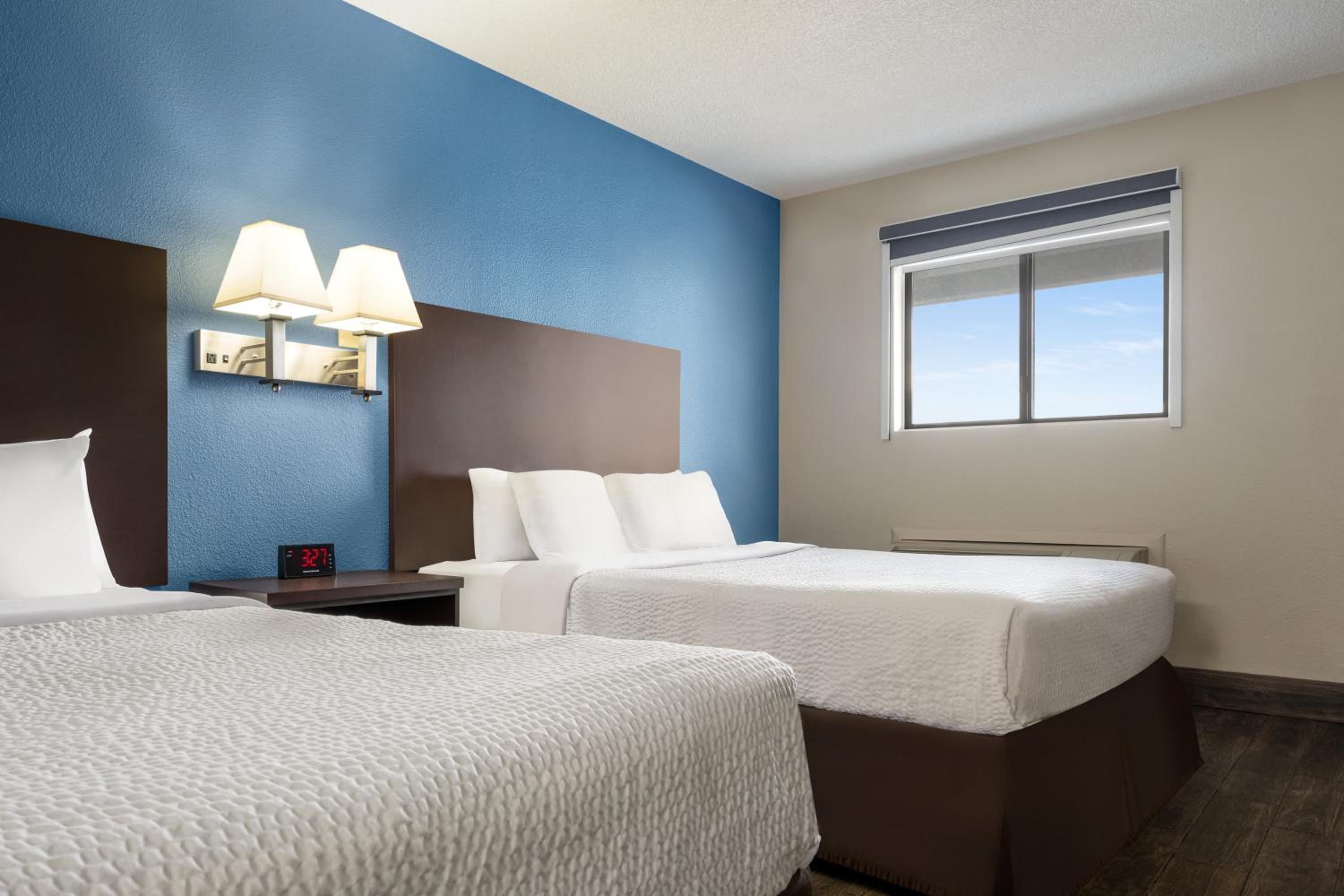 Deluxe Queen Room with Two Queen Beds - Disability Acess/Smoke-Free photo 1