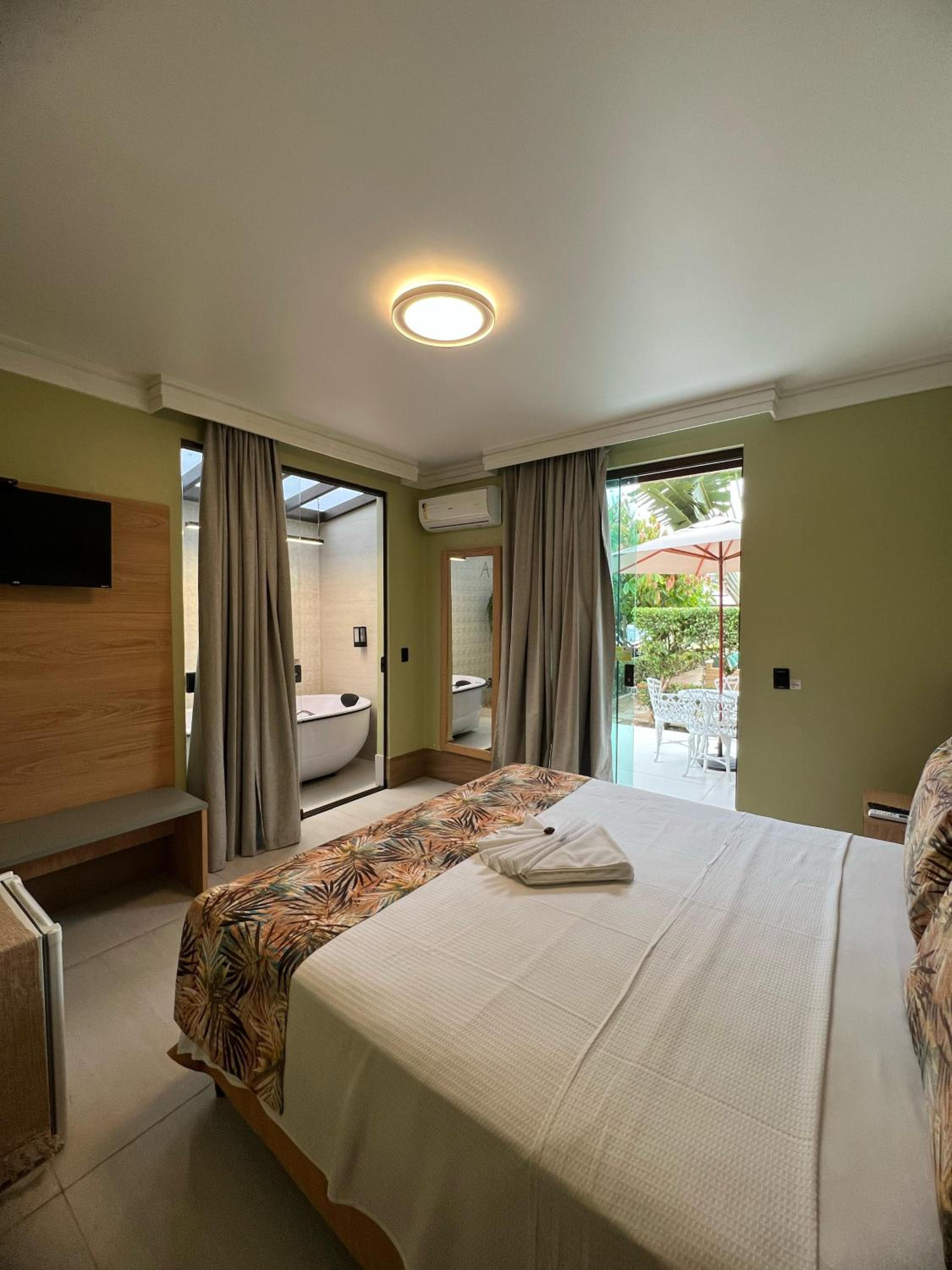 King Suite with Balcony photo 1