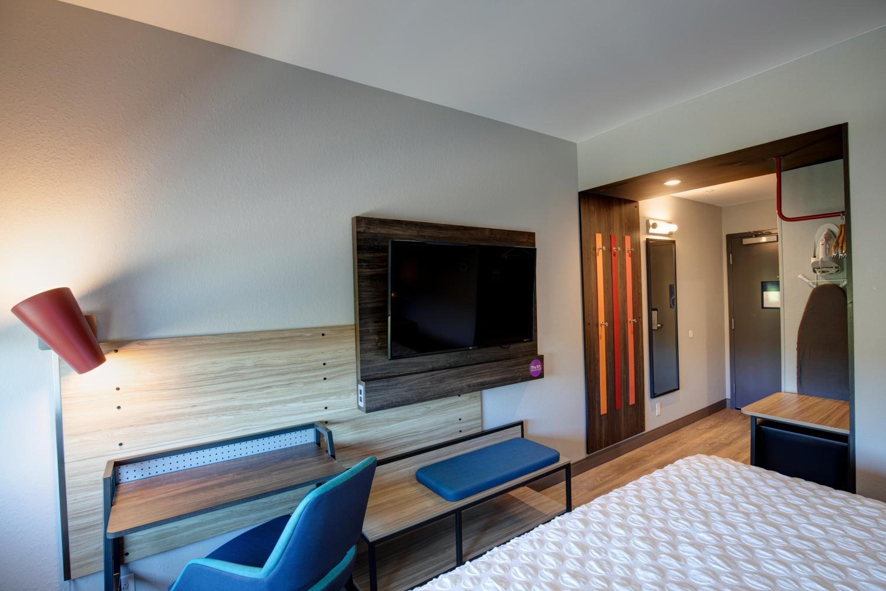 Standard King Room - Photo 2