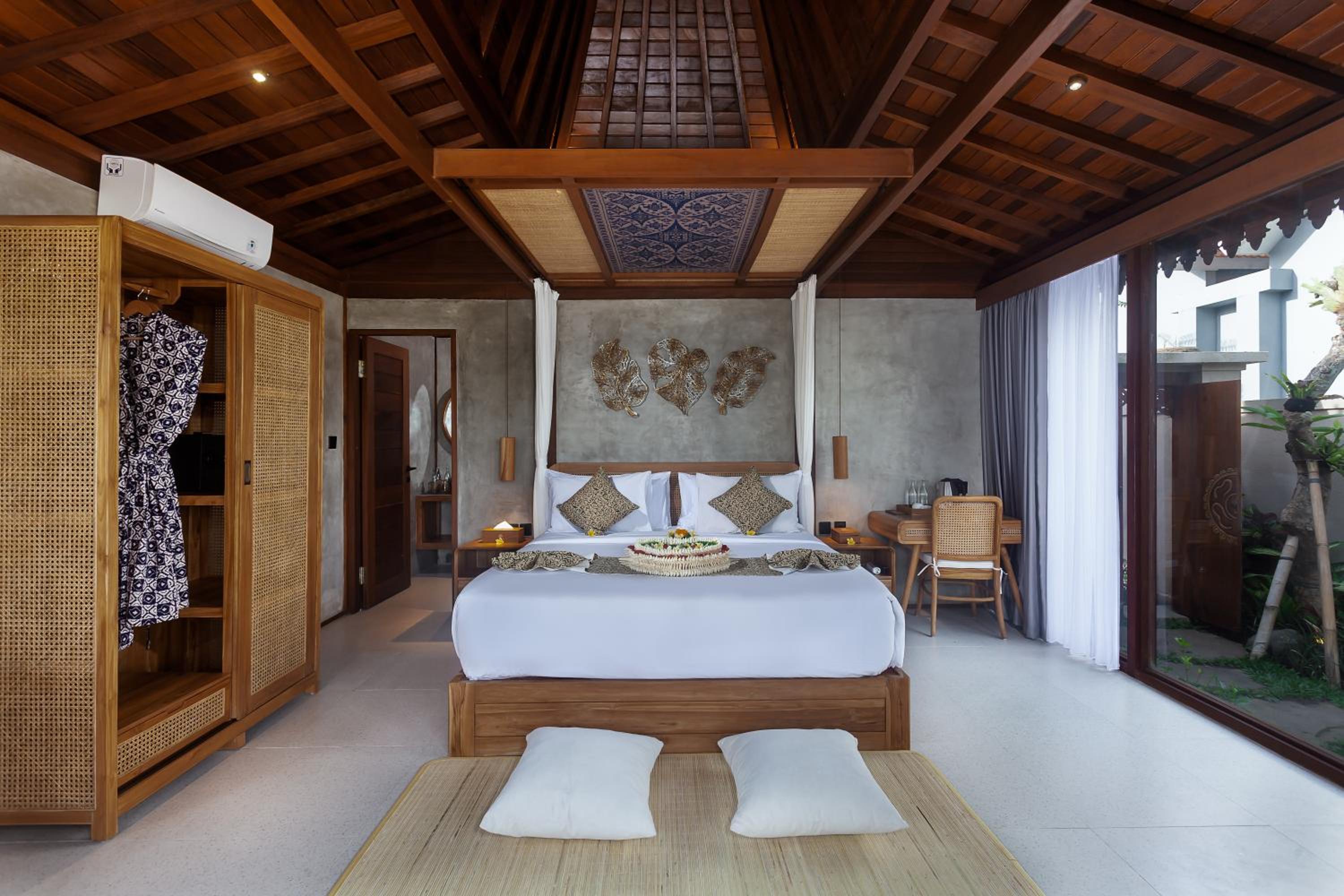 One-Bedroom Superior Pool Villa photo 2