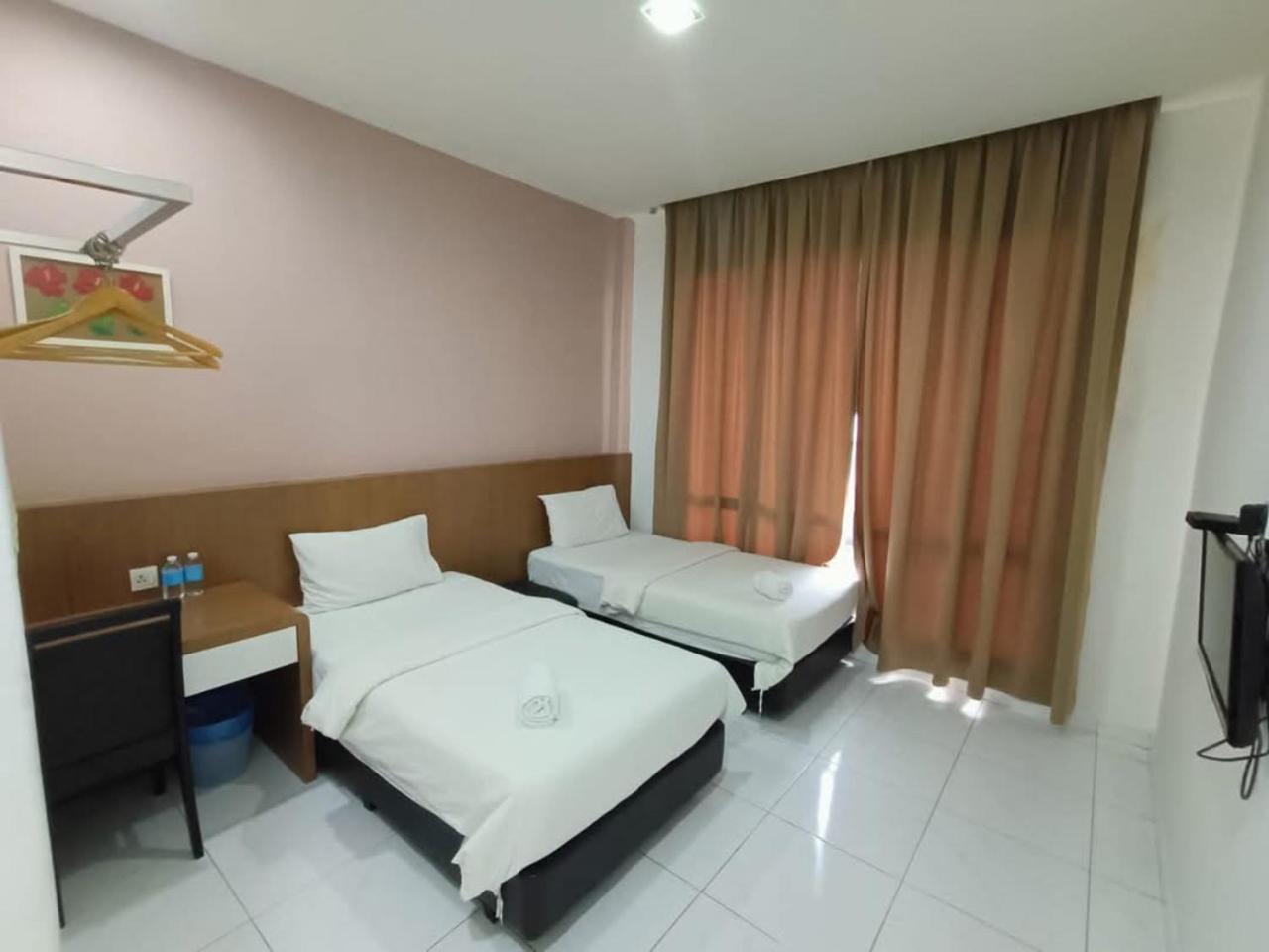 Deluxe Twin Room photo 2
