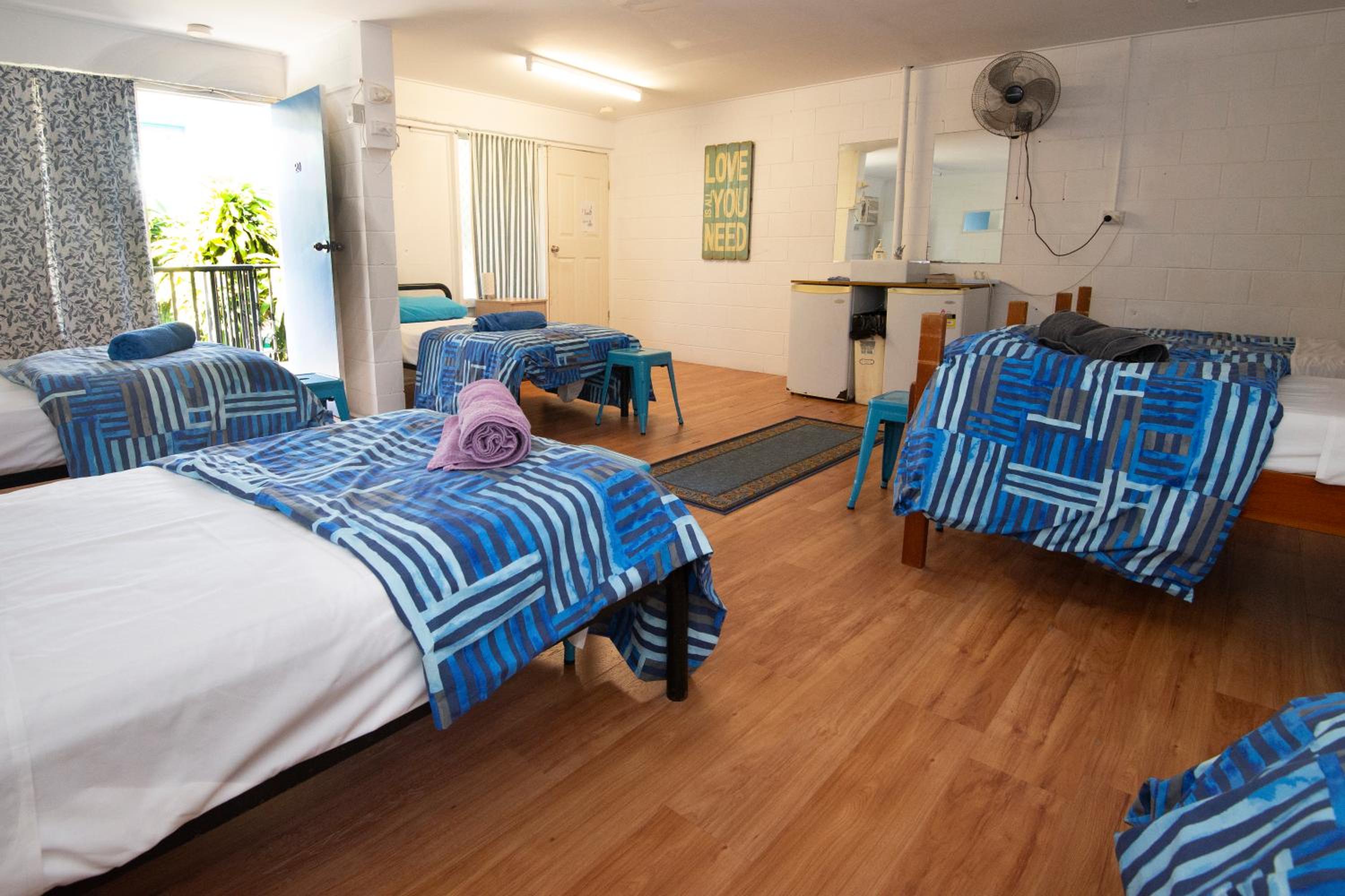 6-Bed Female Dormitory Room photo 1