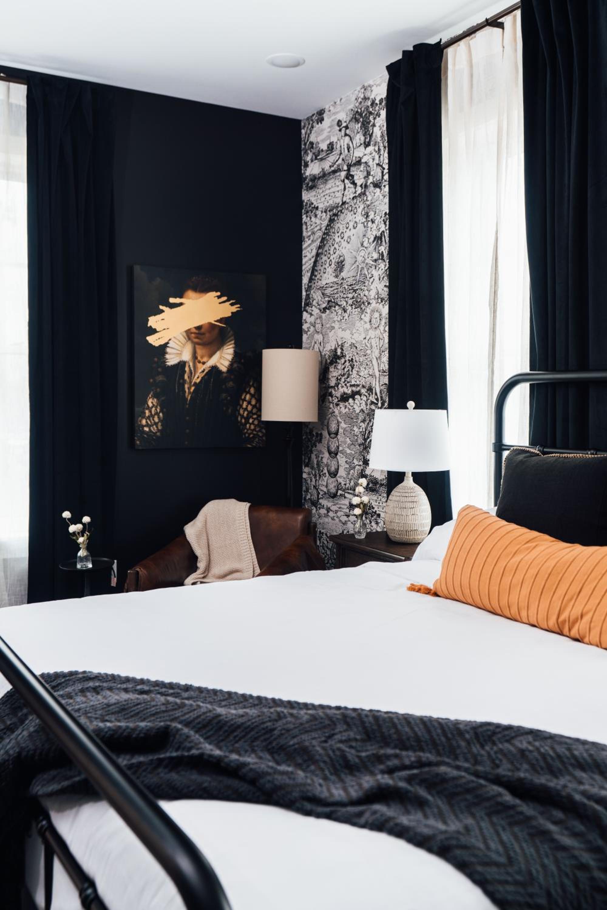 Deluxe King Room - Photo 2