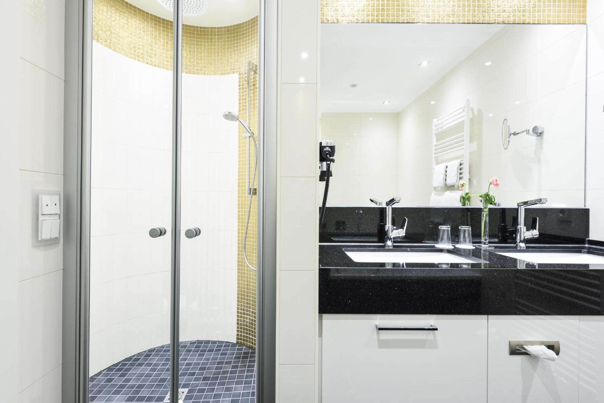 Suite - Photo 7