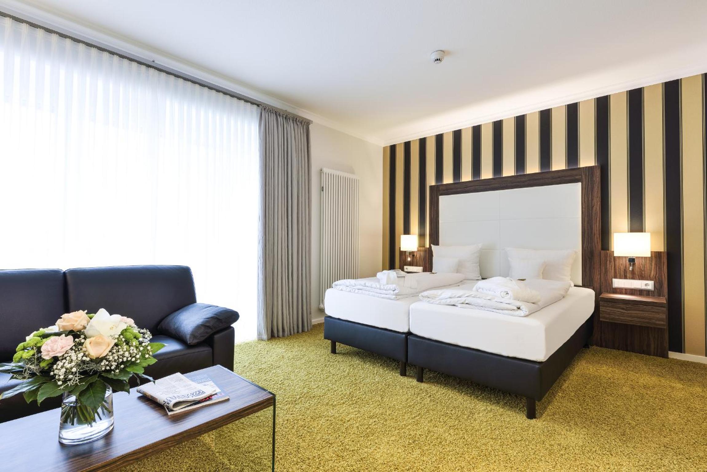 Suite - Photo 1