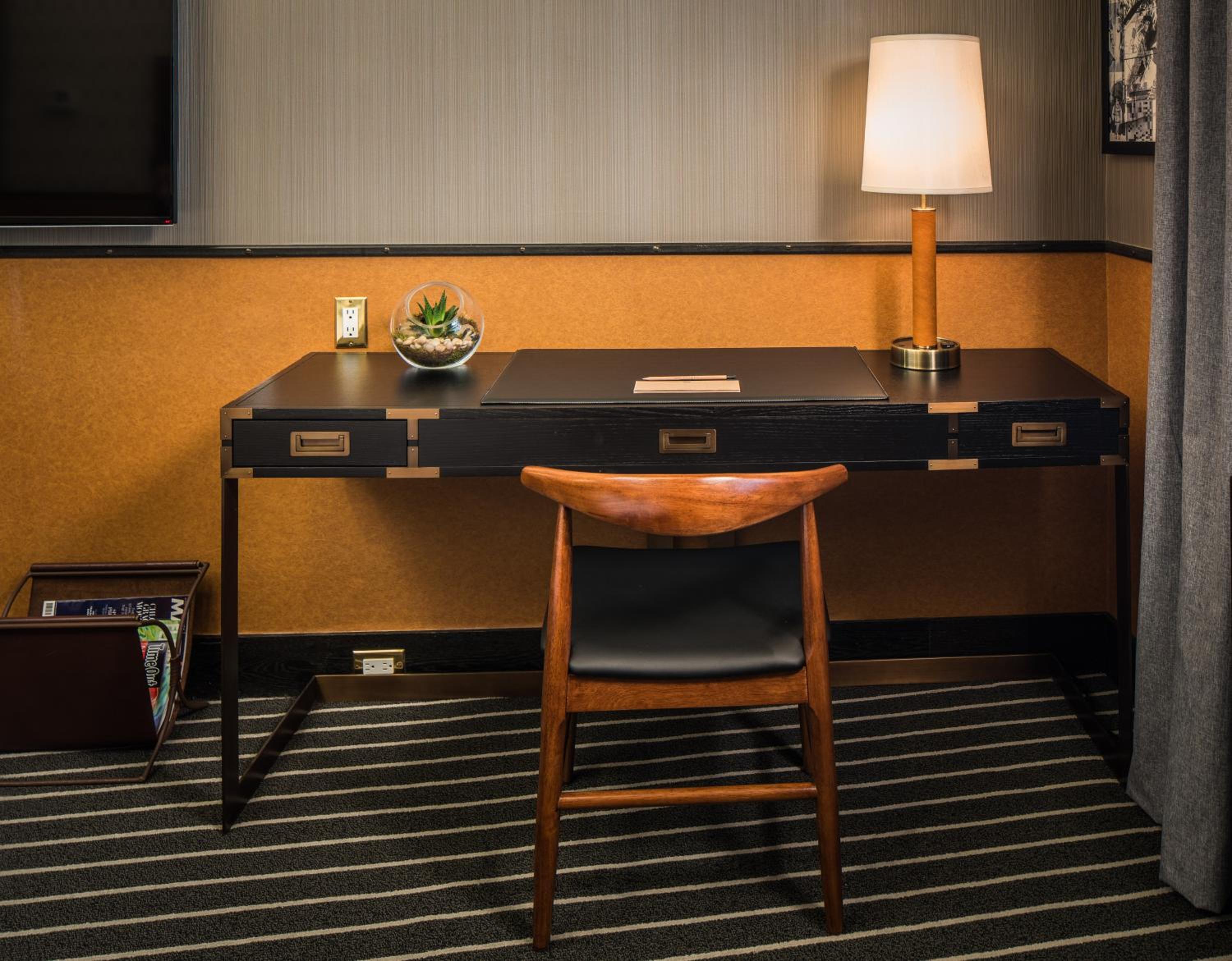 King Room thumbnail 6