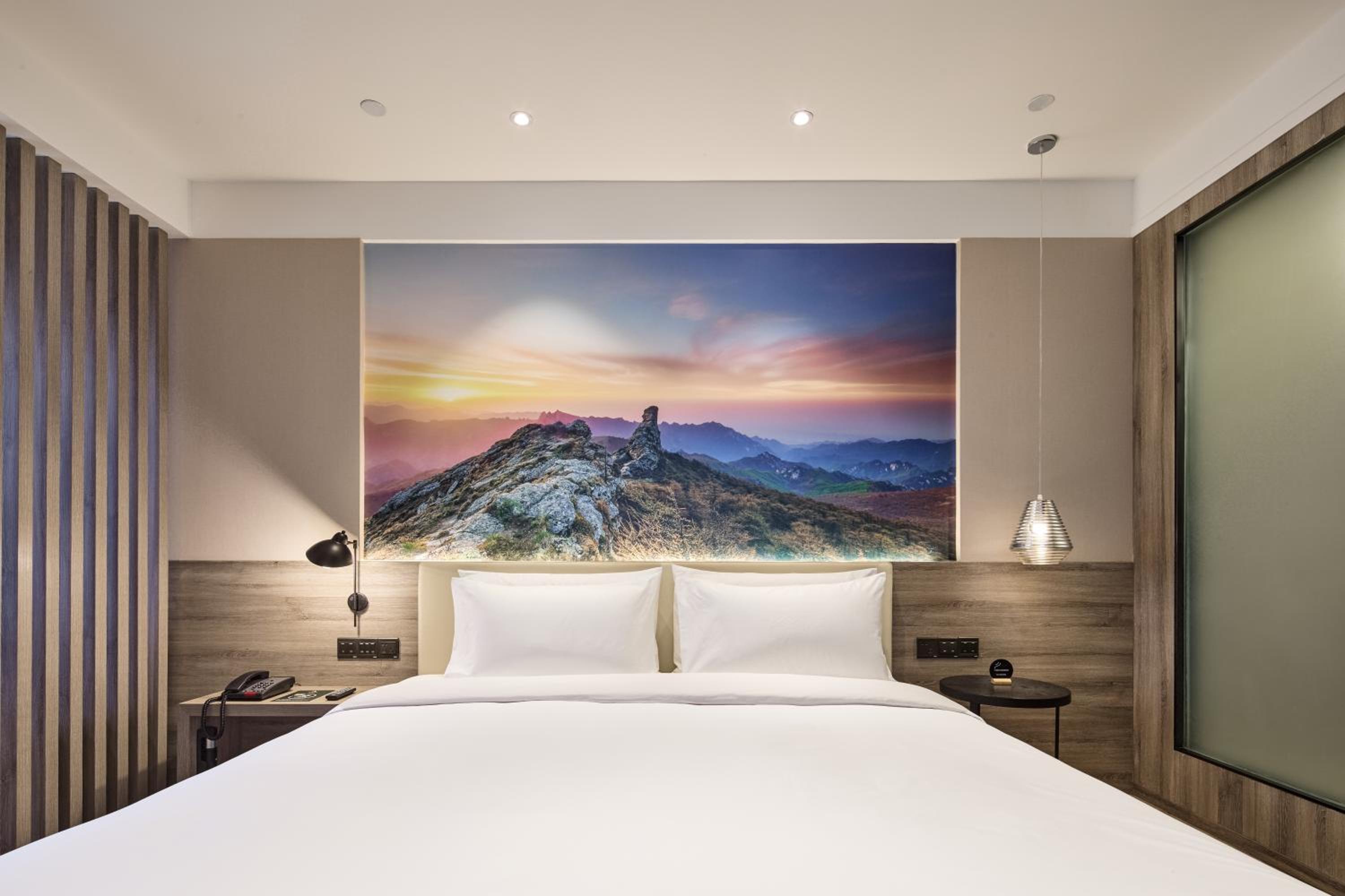 Deluxe King Room