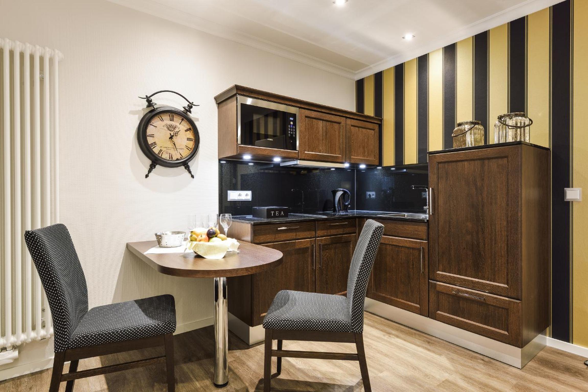 Suite - Photo 5