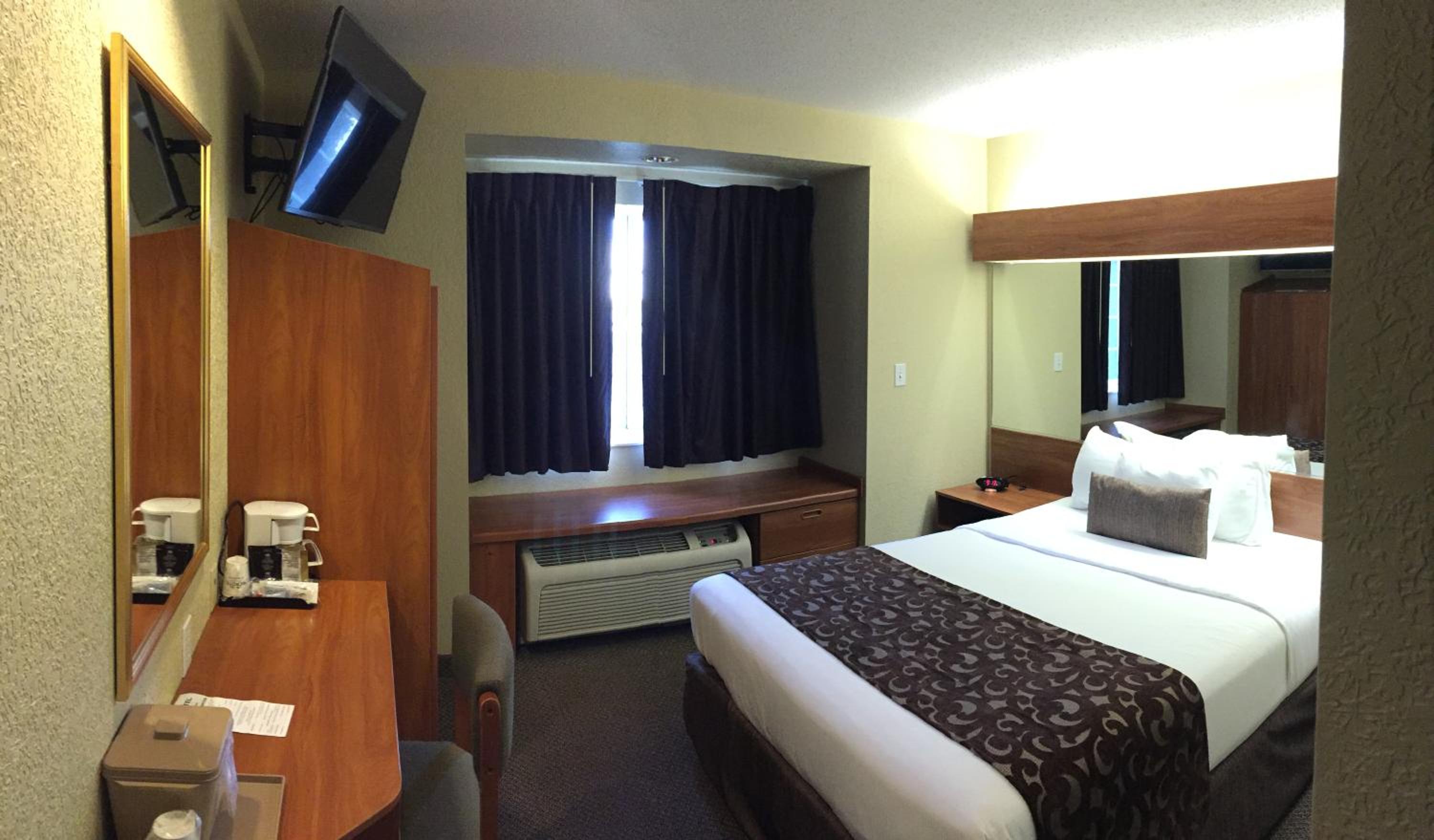 Queen Room - Non-Smoking - Photo 2