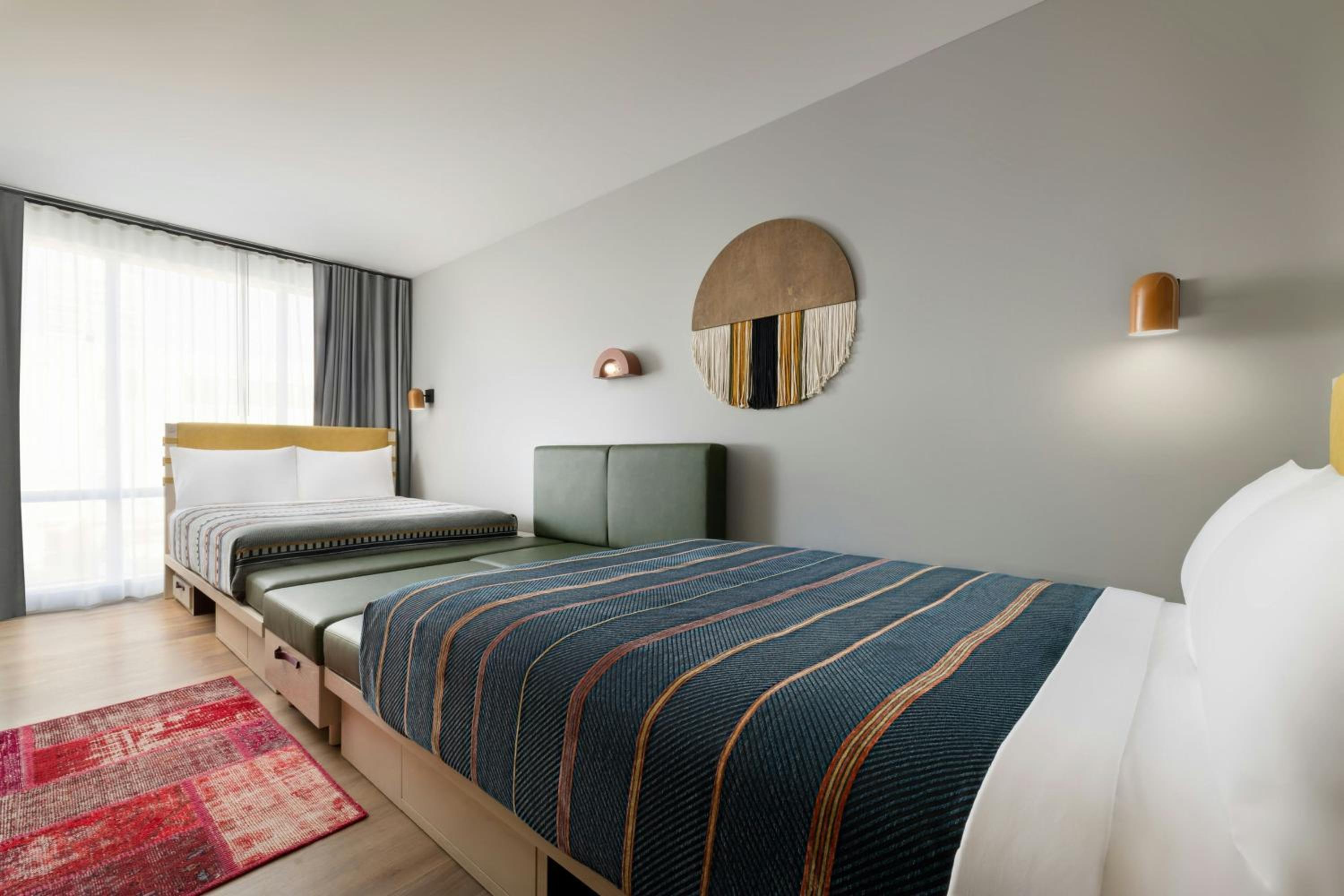 Queen Room with Two Queen Beds - Photo 2