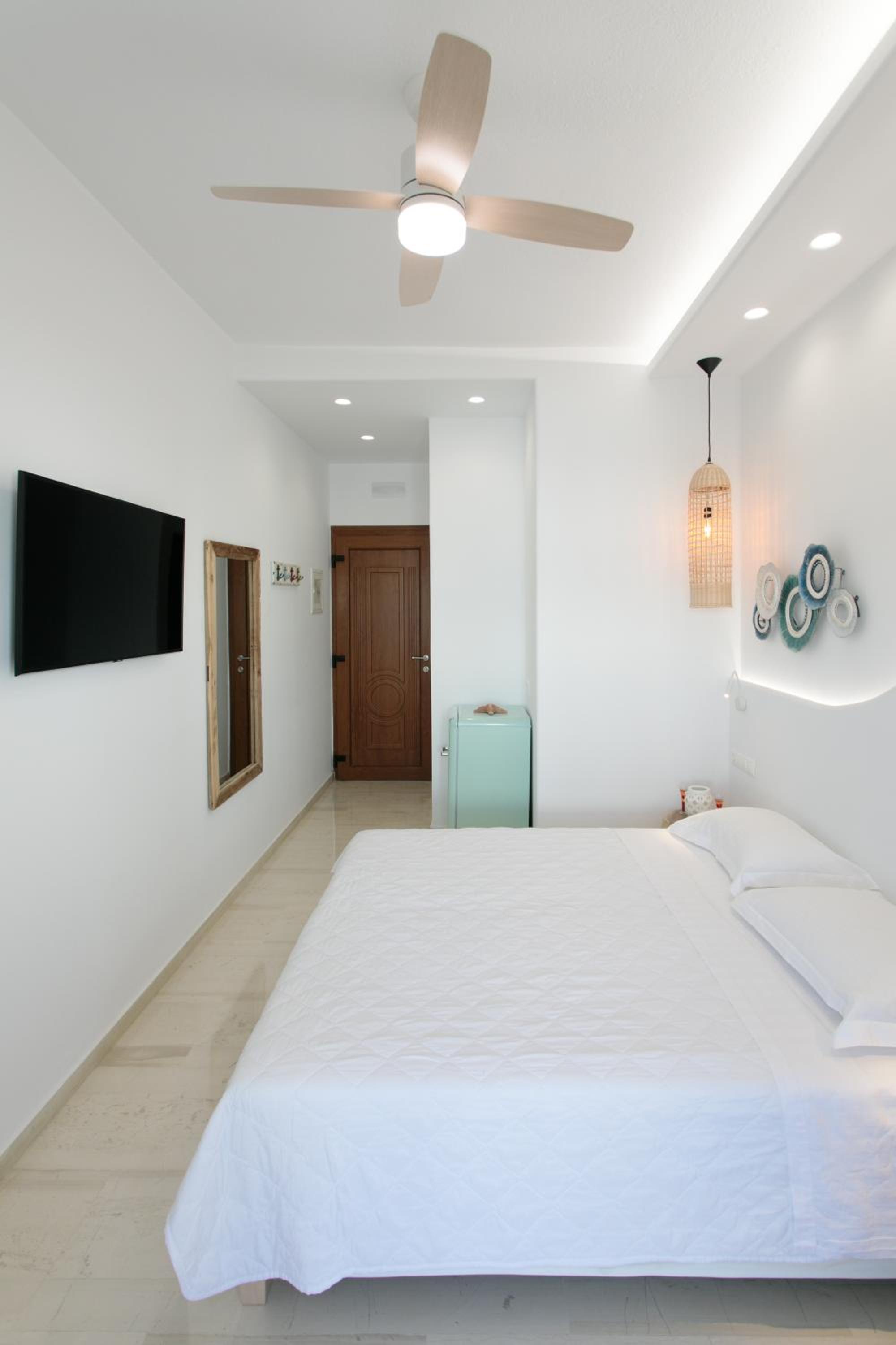 Standard Double or Twin Room - Photo 10
