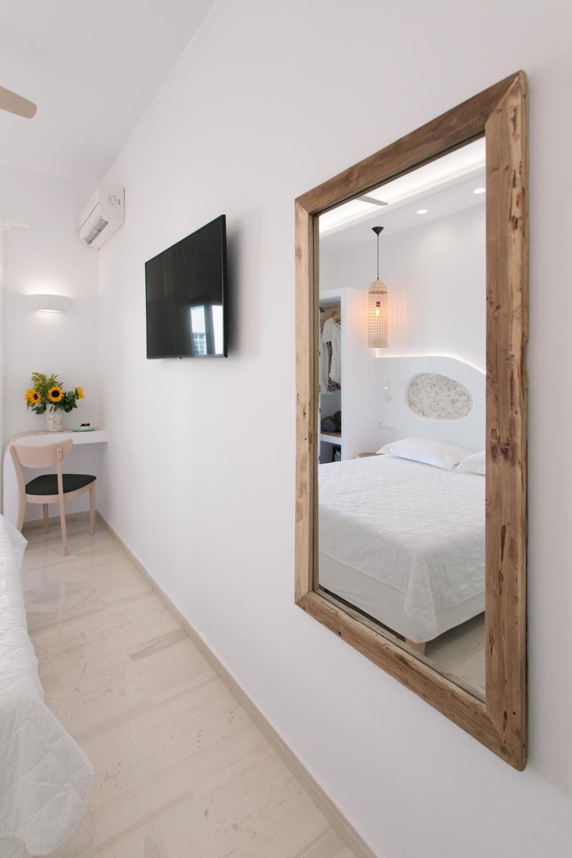 Standard Double or Twin Room - Photo 9