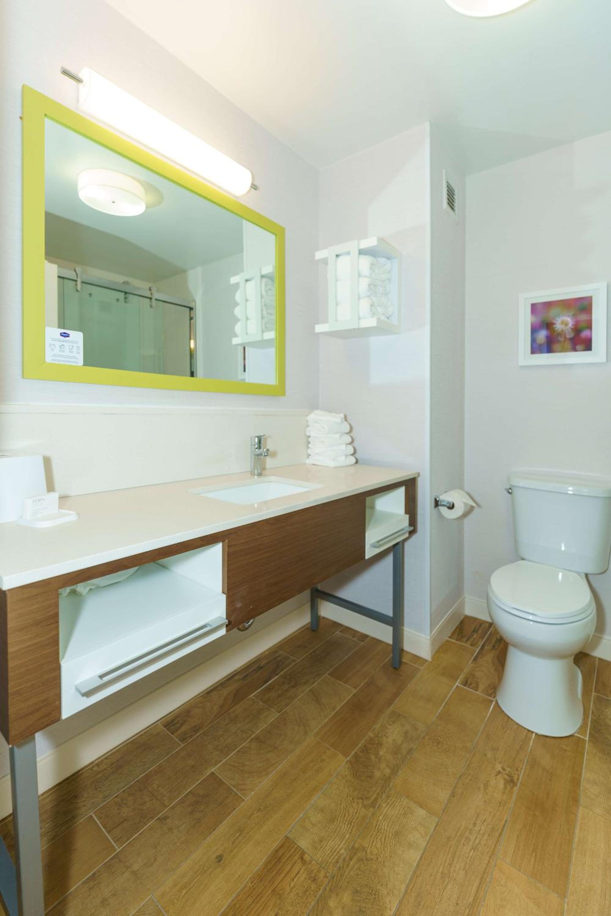 King Room - Disability Access/Non-Smoking - Photo 4