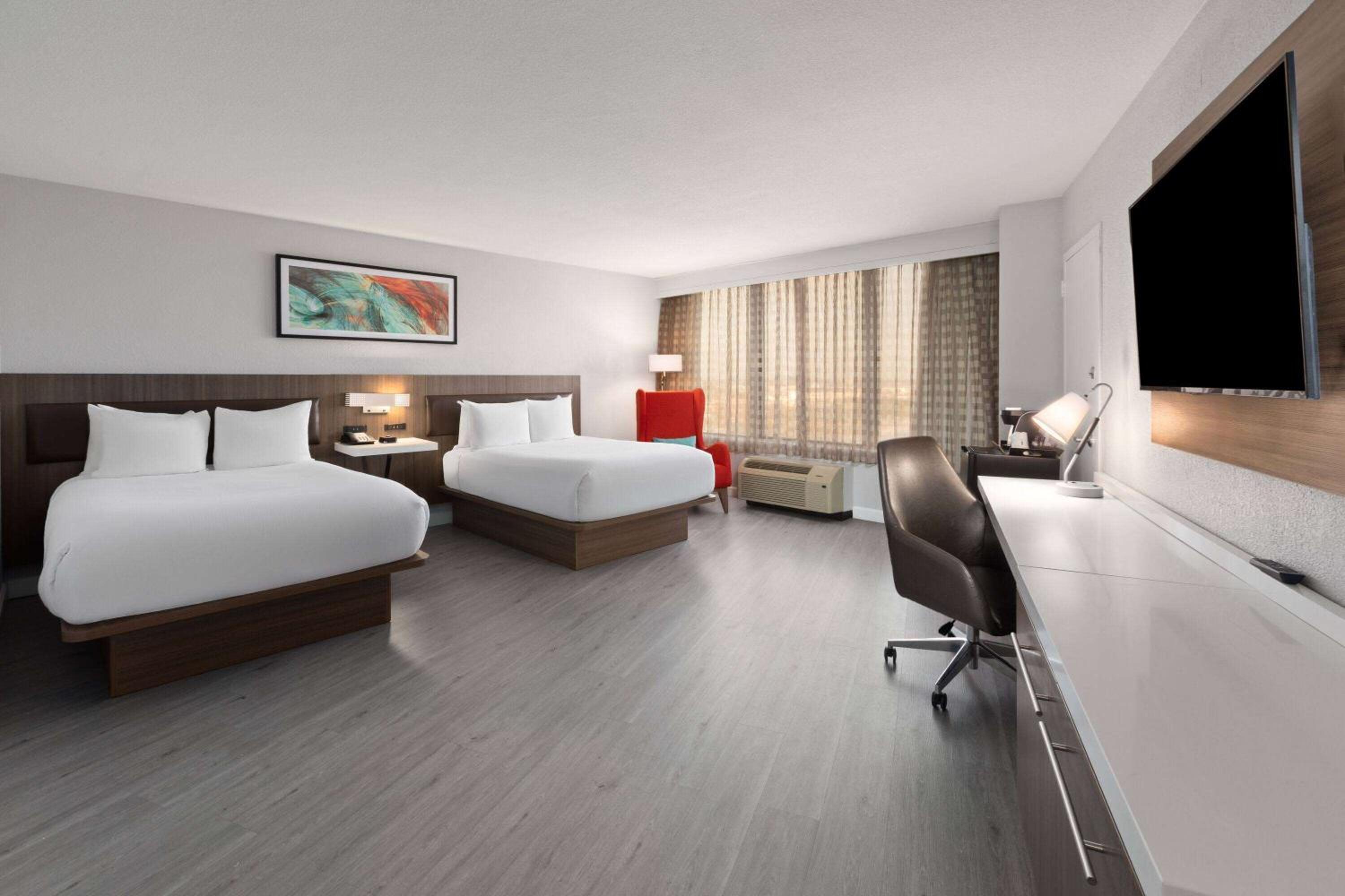 Double Room with Two Double Beds and Roll-in Shower - Mobility Access/Non-Smoking photo 2