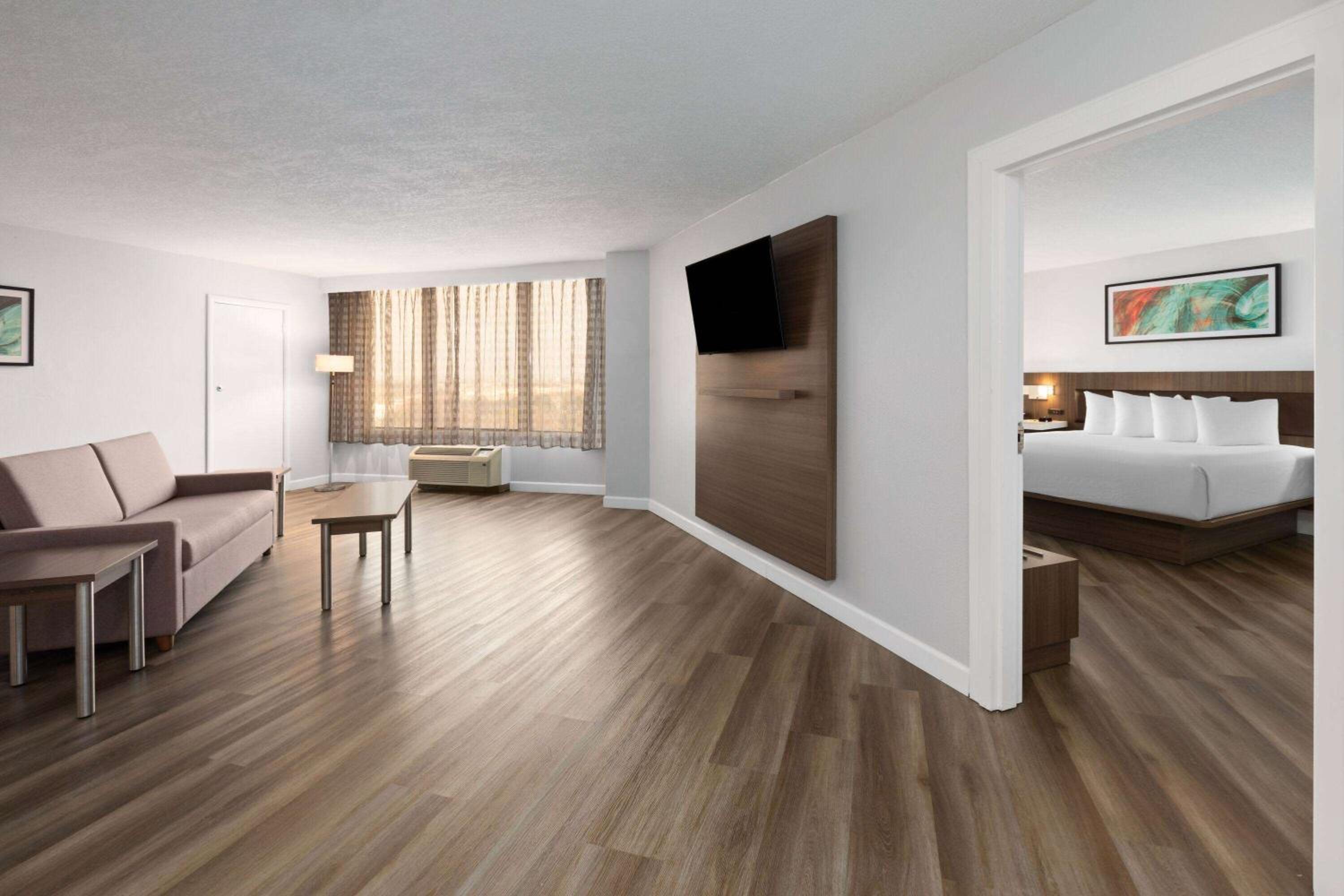 Deluxe Executive King Room - Non-Smoking photo 1