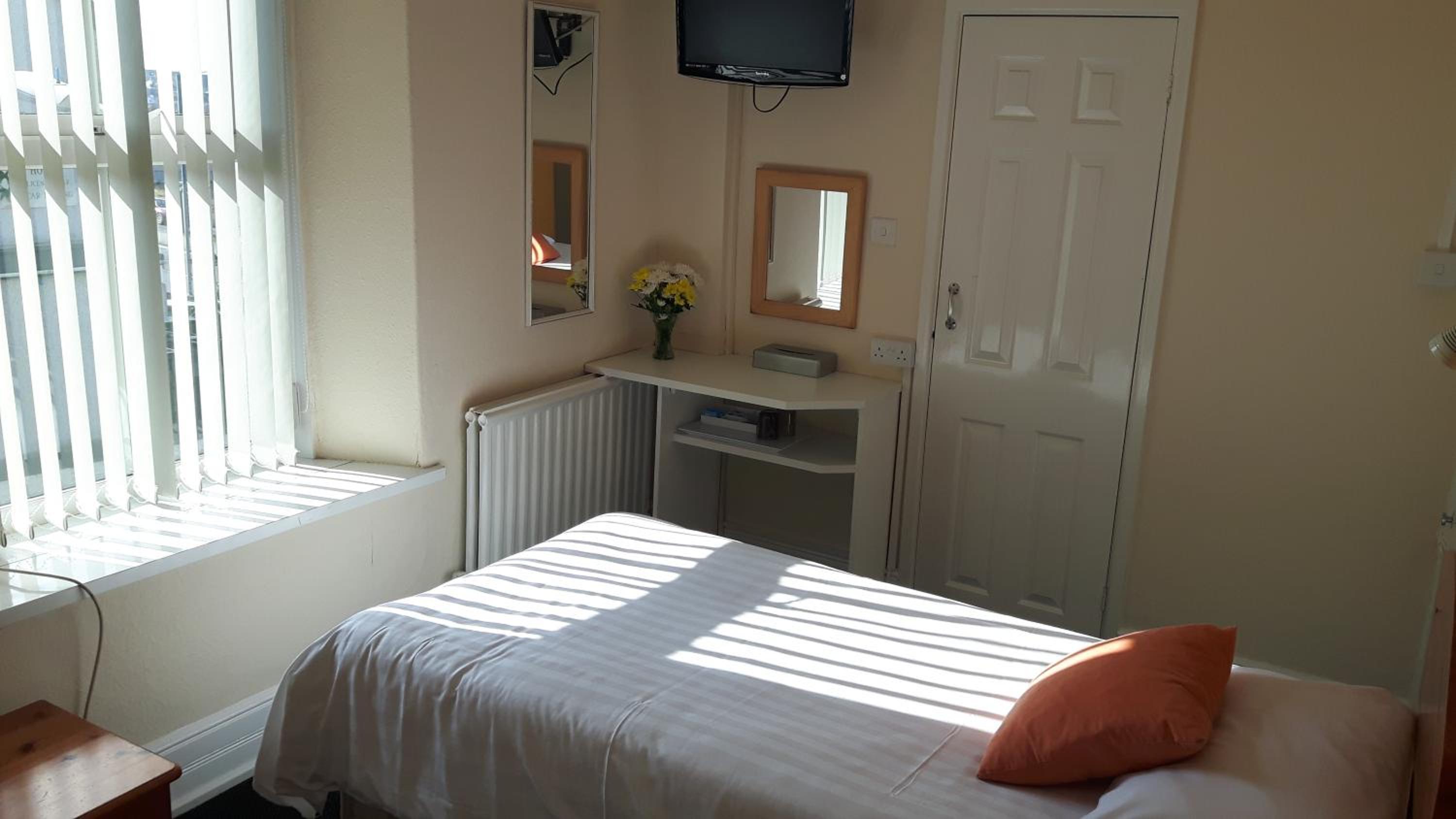Standard Twin Room photo 2