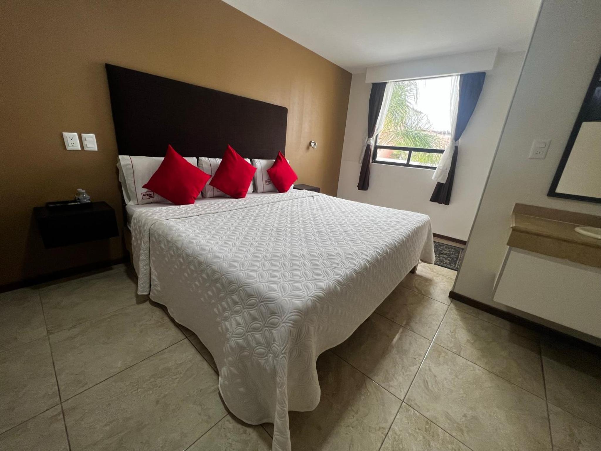 Standard King Room photo 2
