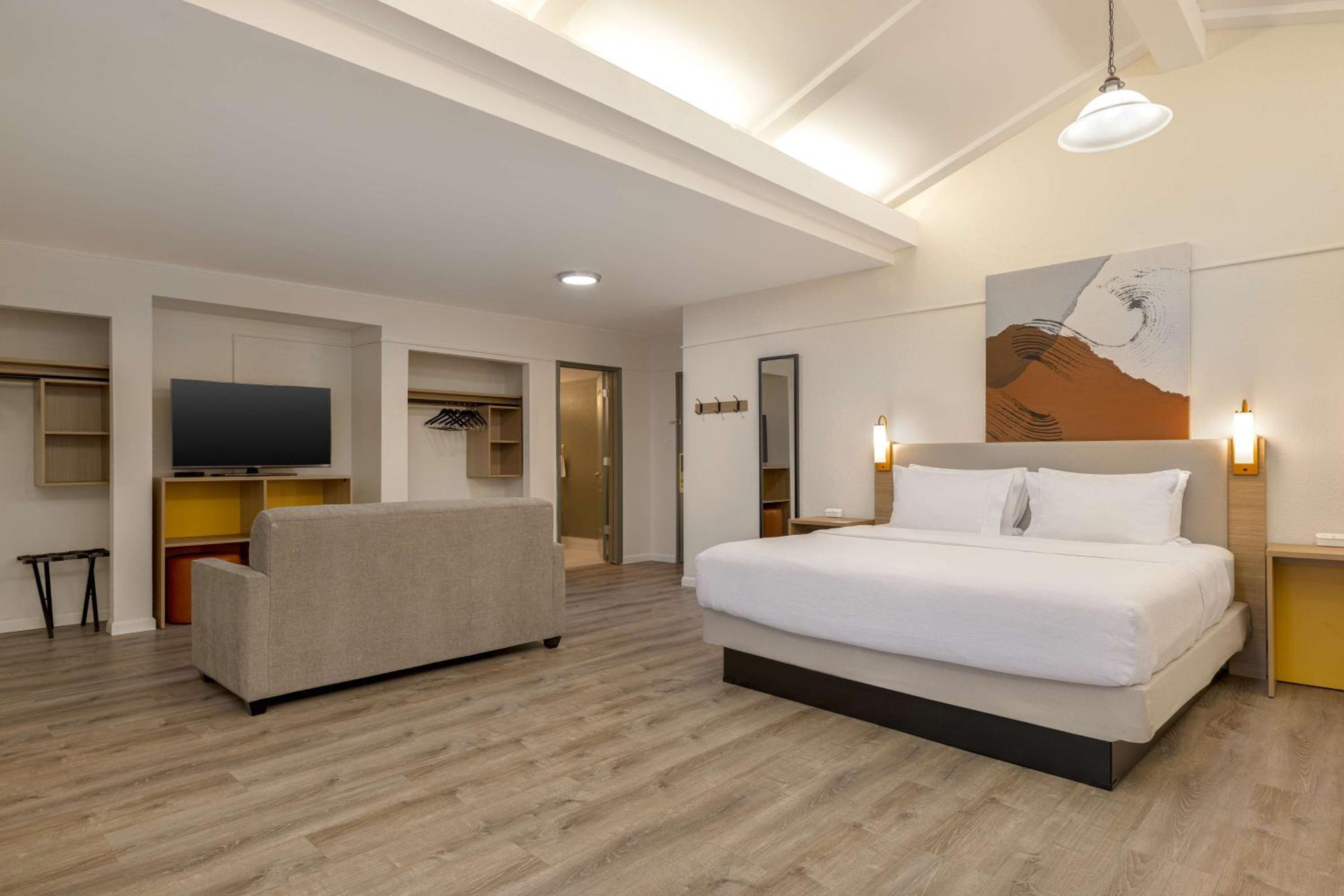 King Studio Suite - Photo 2