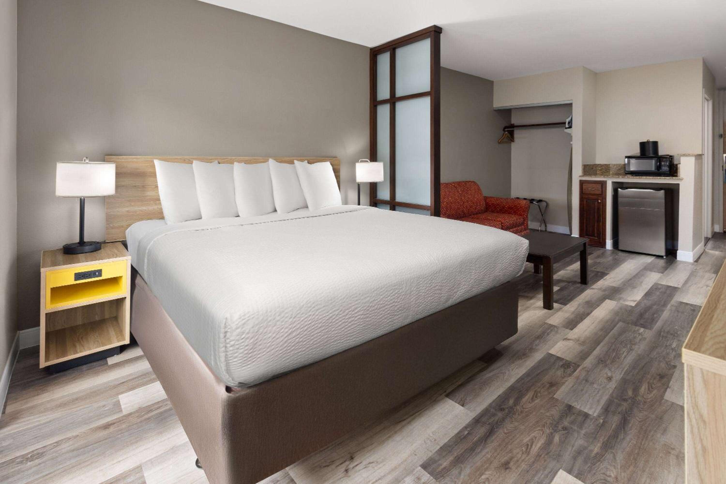 King Room with One King Bed and One Sofa Bed - Non-Smoking
