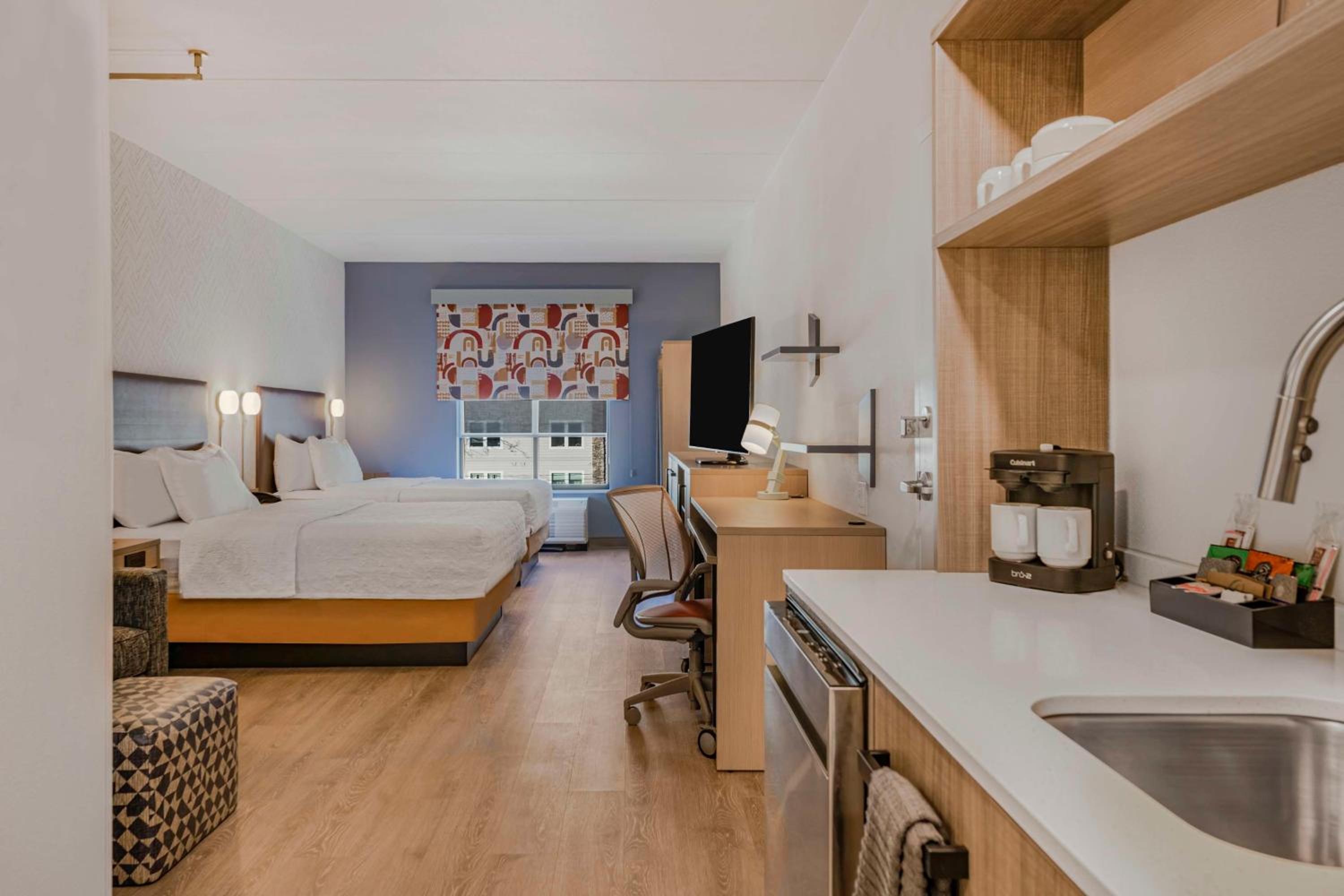 Studio Suite with Two Queen Beds - Photo 7