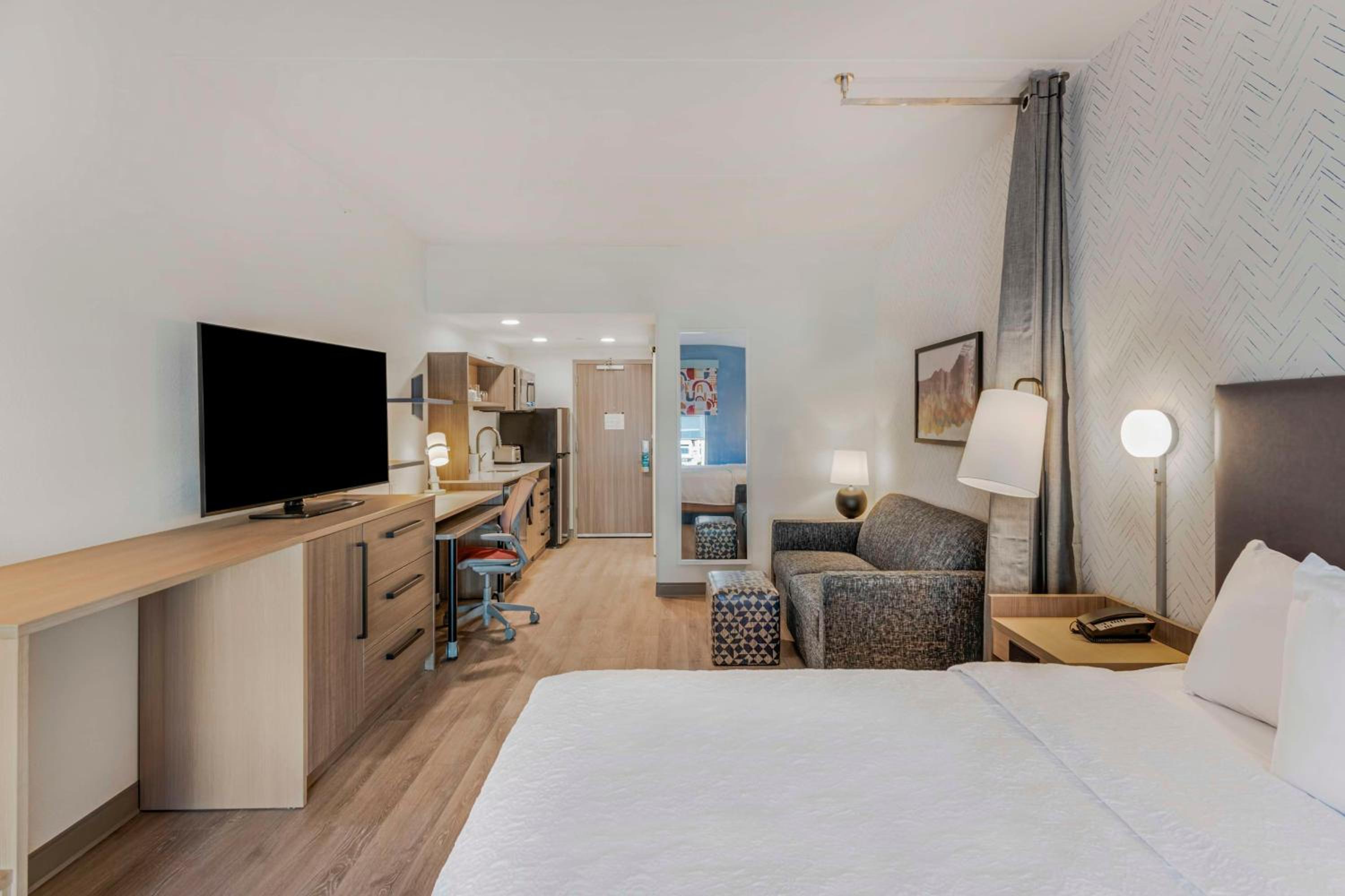King Studio Suite - Photo 12