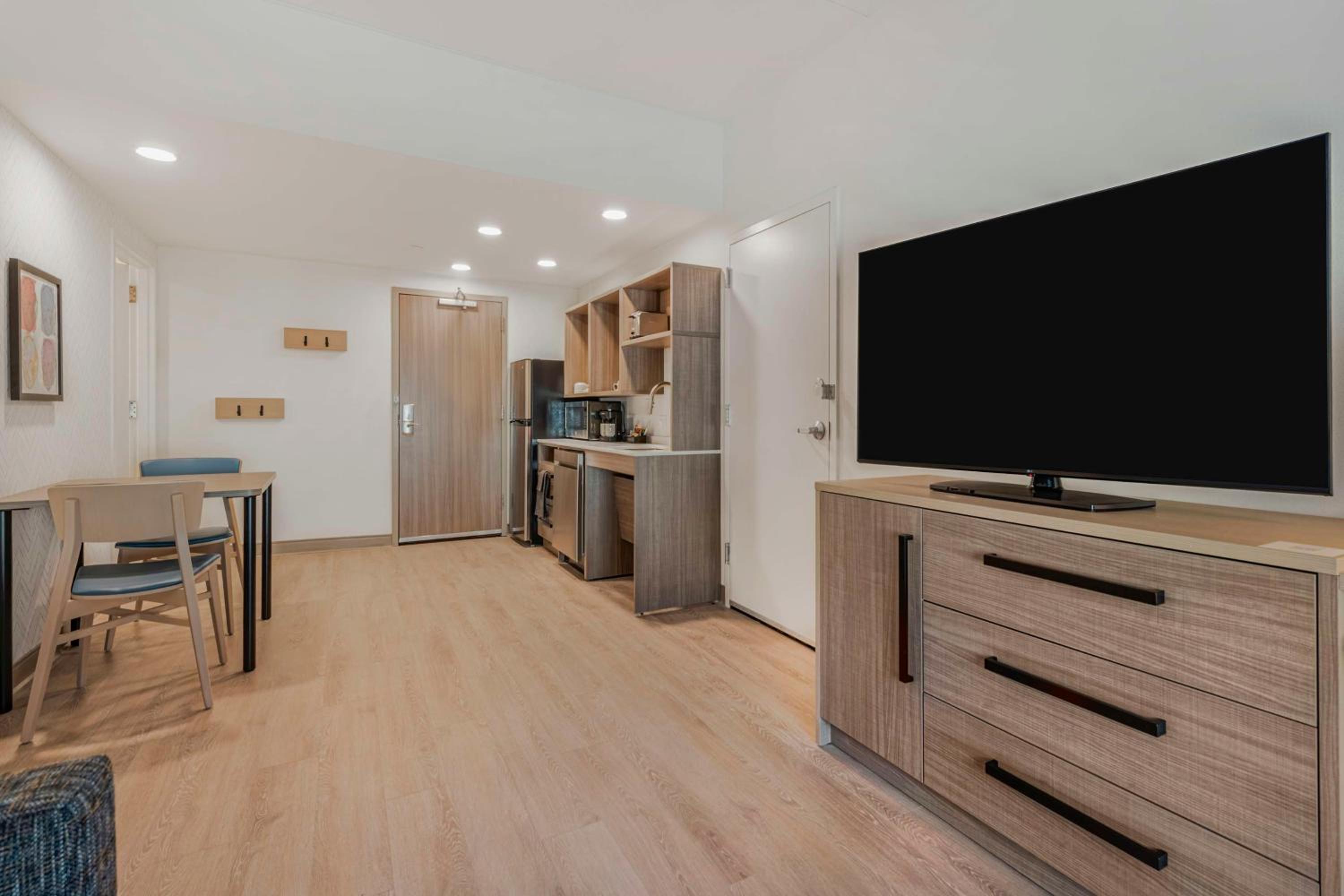 King Studio Suite - Photo 22