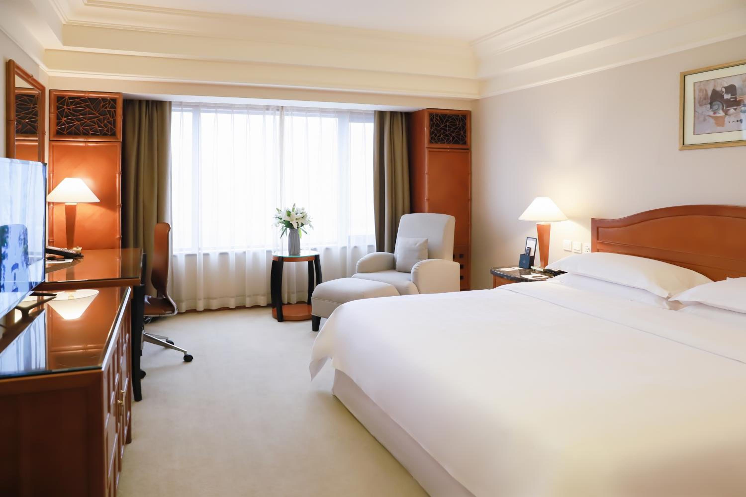 Premium King Room with City View