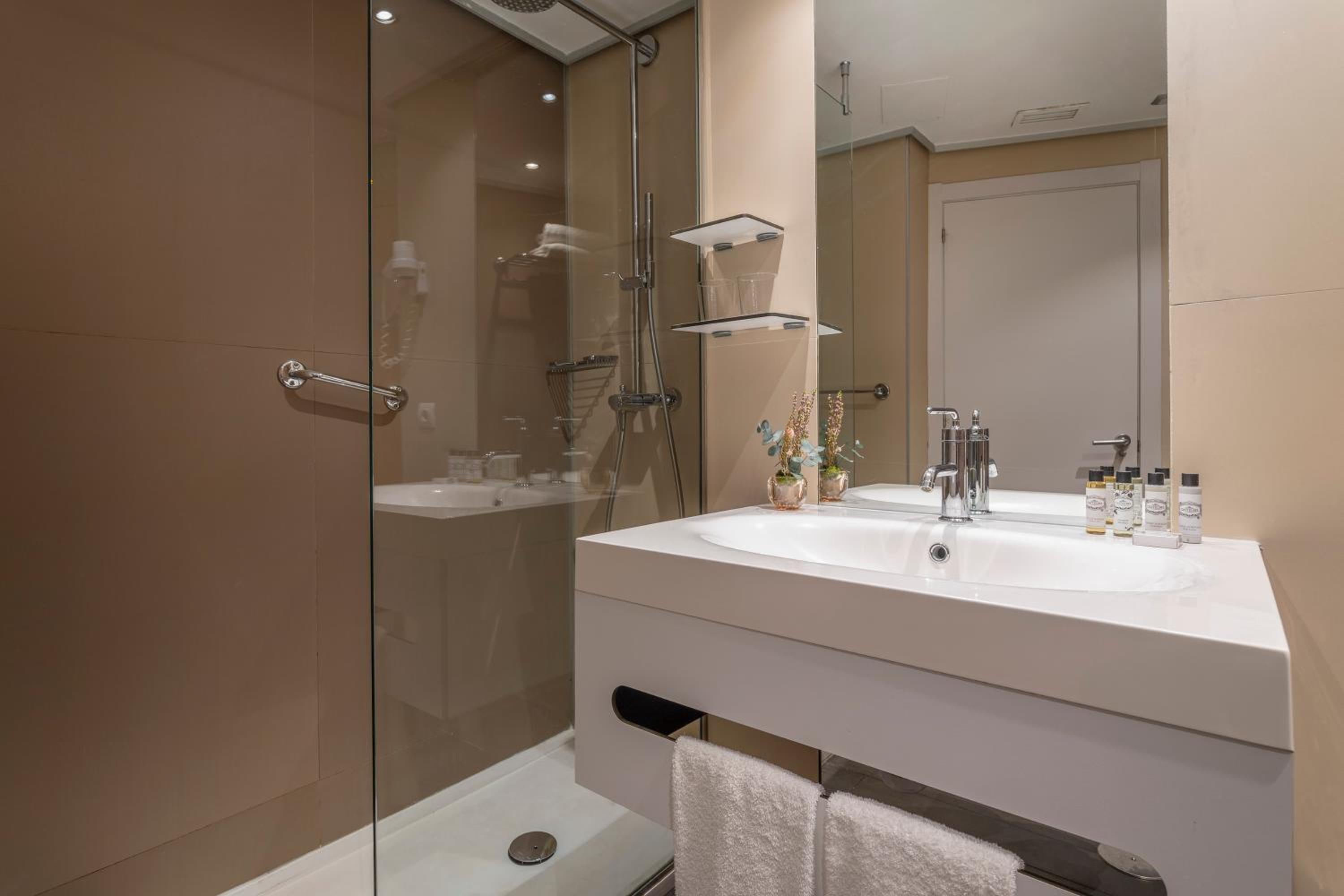 The Townhouse Sea View (2 adults + 2 children) - Photo 3